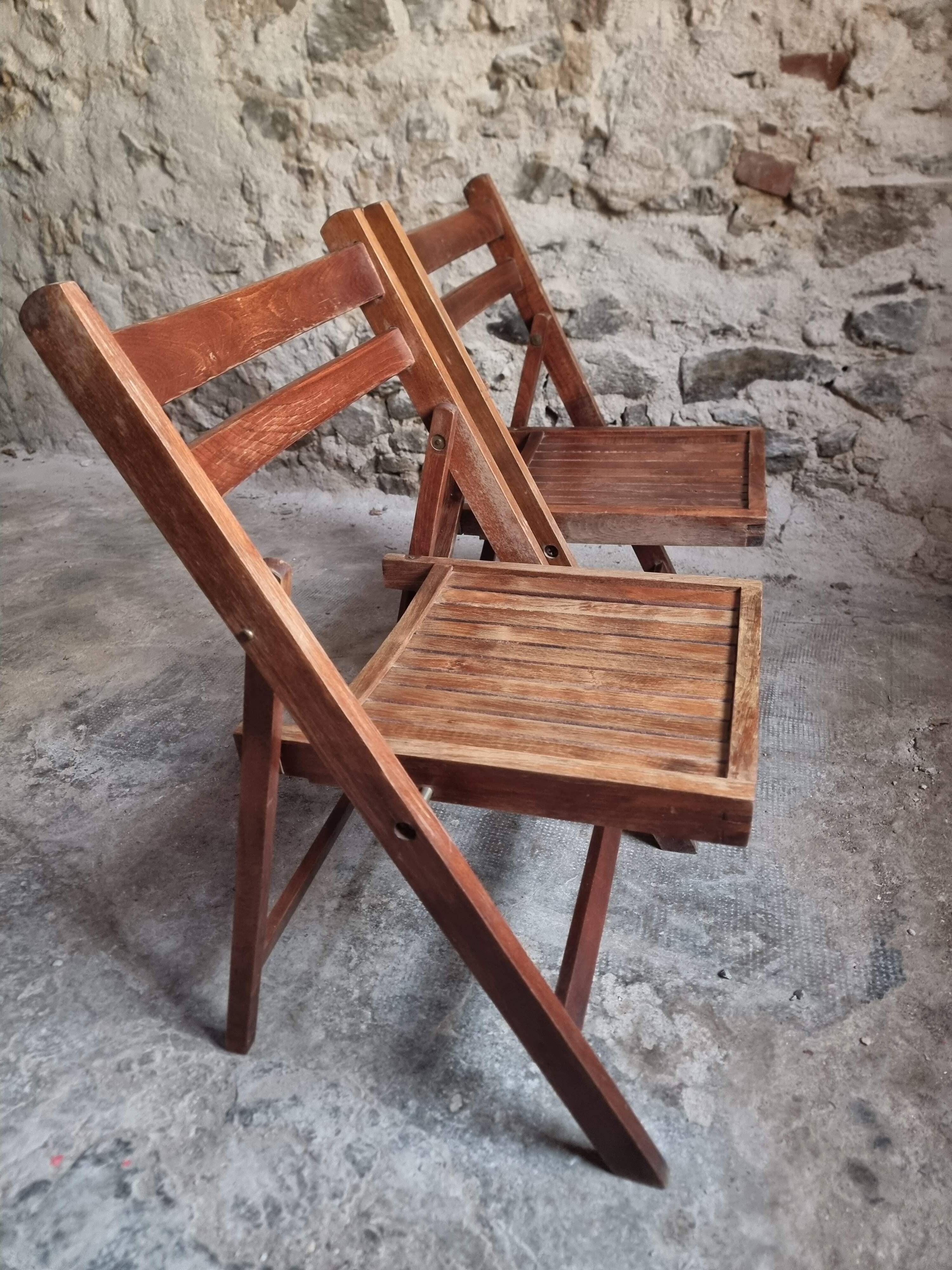 Pair of vintage French folding chairs – 1970s – beech wood chairs – rustic seats