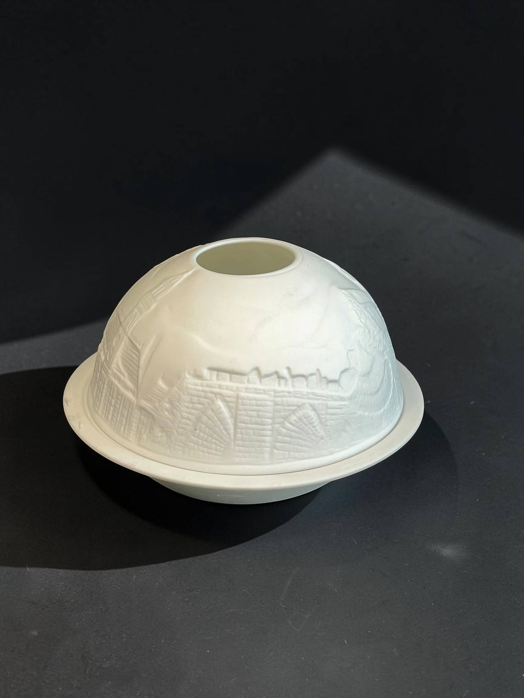 Porcelain lithophane photophore from Limoges