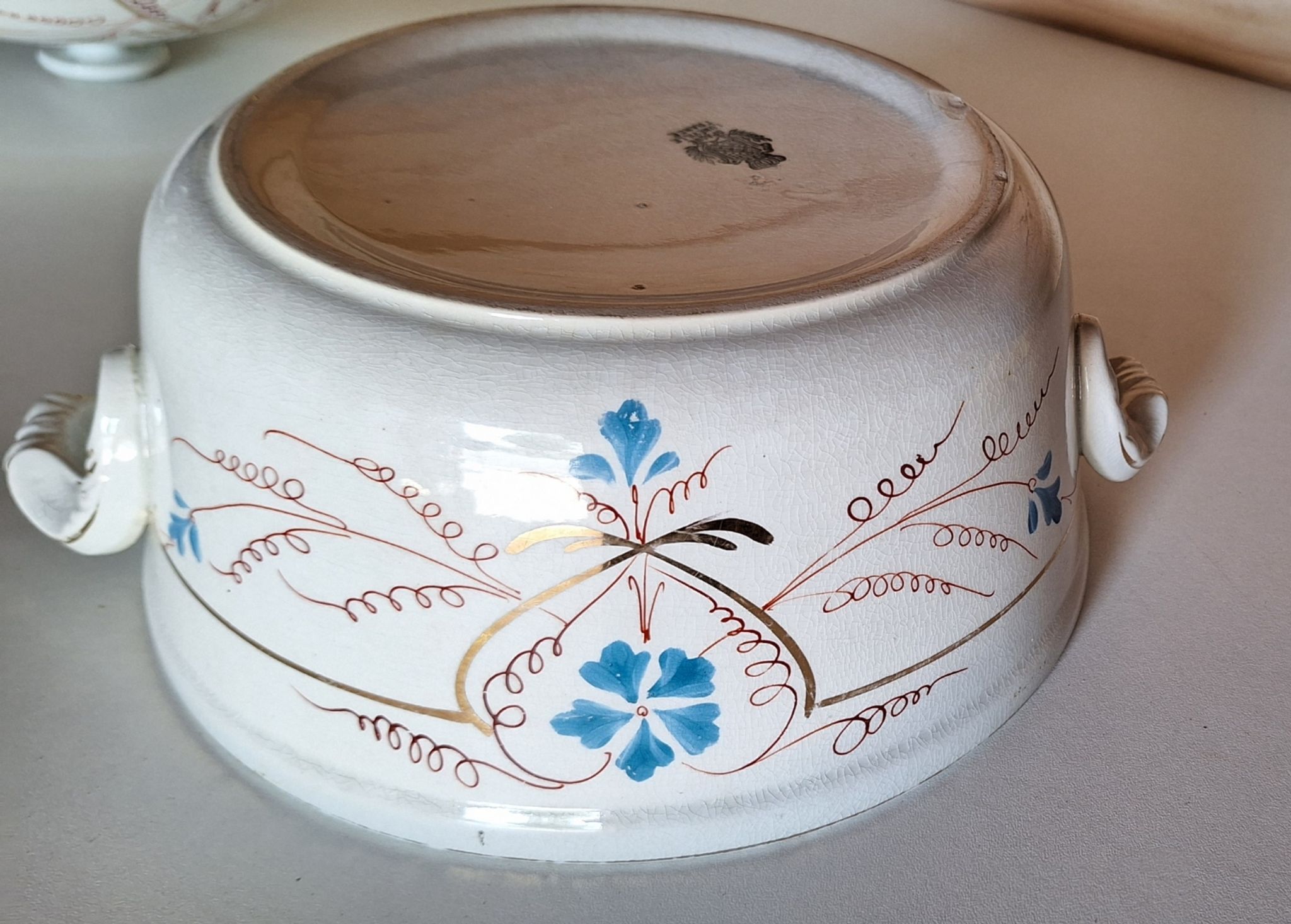 Soupière opaque de lunéville