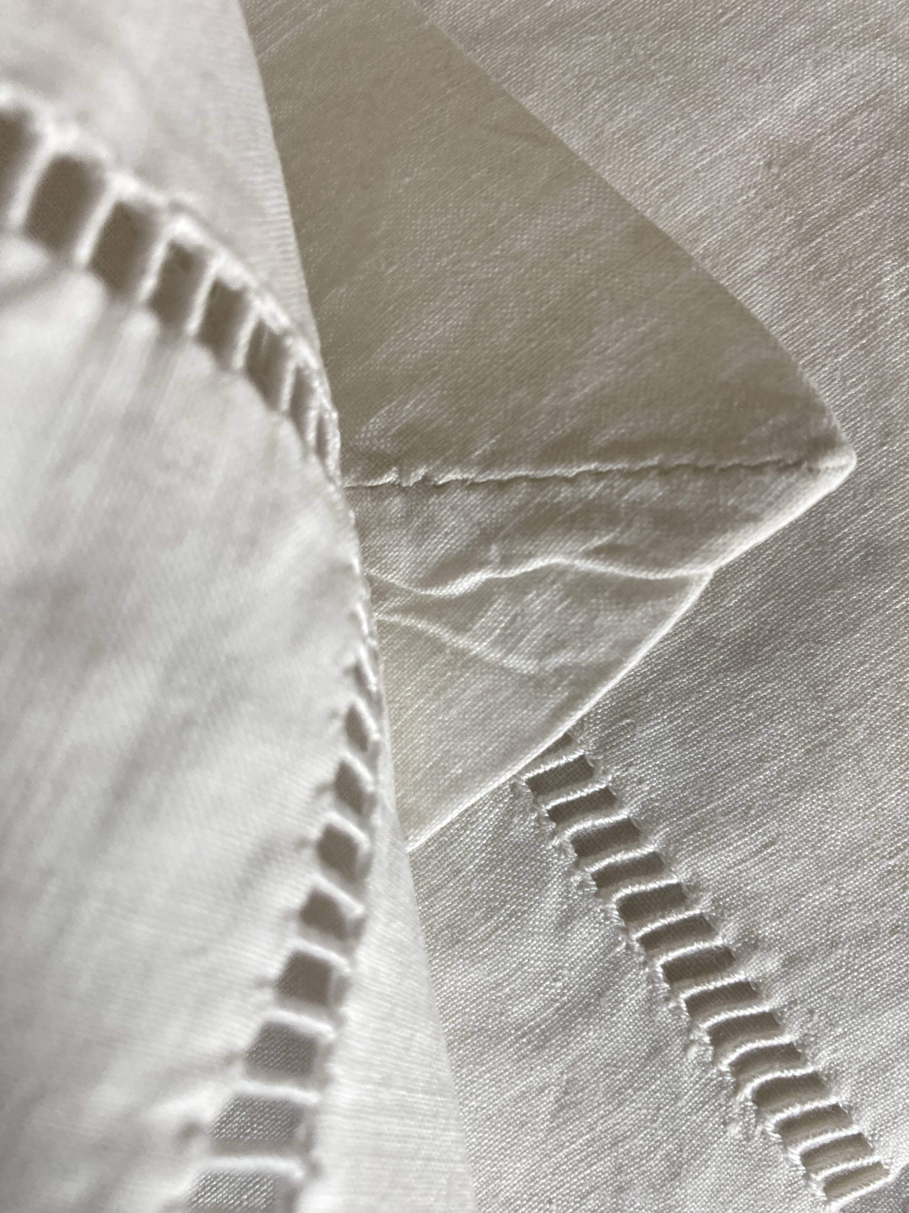 Pair of shortsowing pillowcase in linen wire without monogram