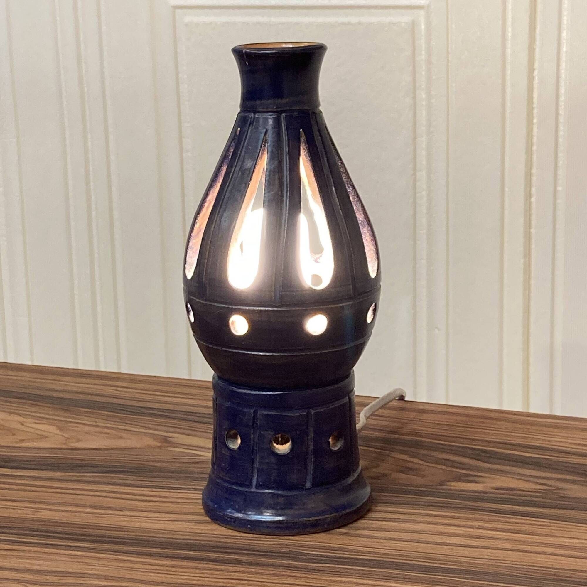 "enamelled terracotta lamp 'scandinavian design 1950'."