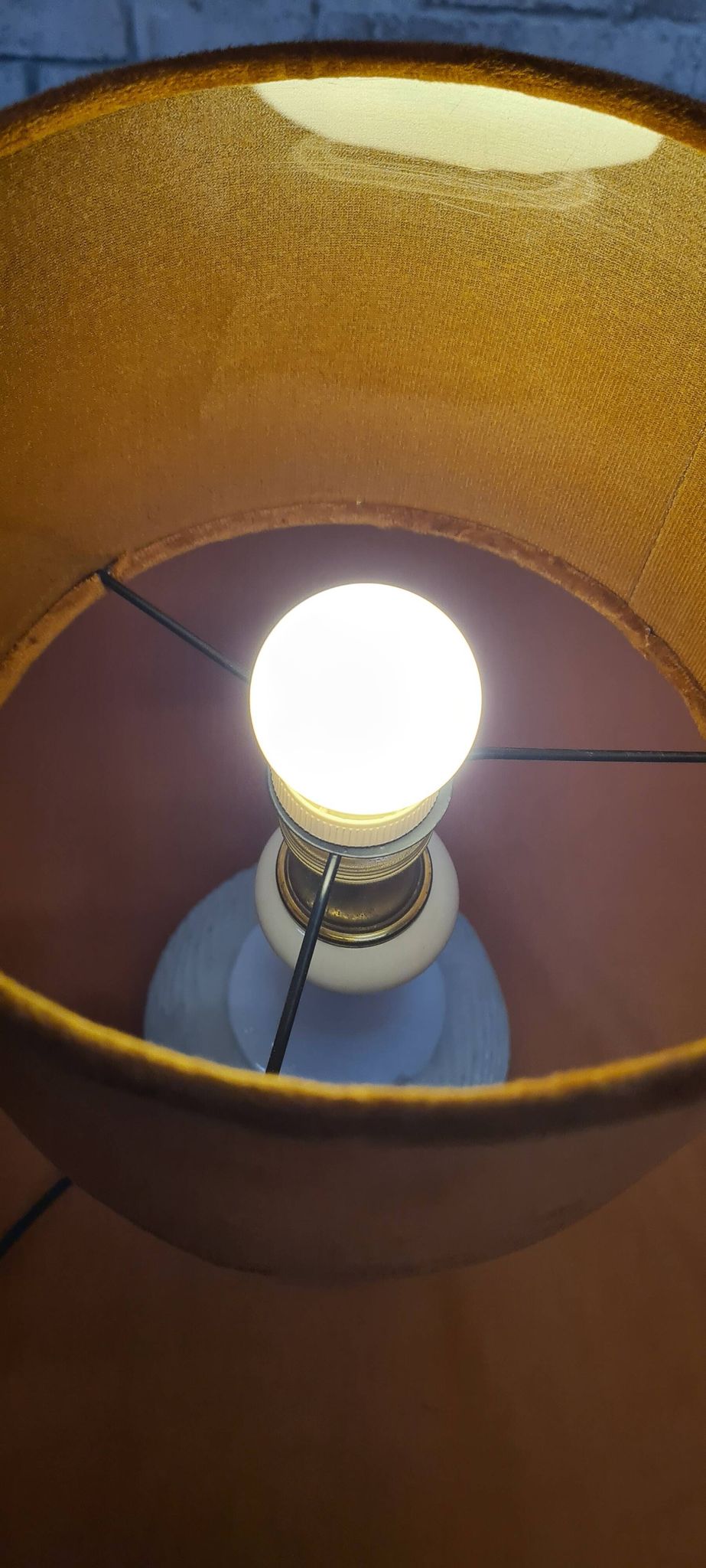 Ceramic lamp 1960 to 70 with velvet lampshade