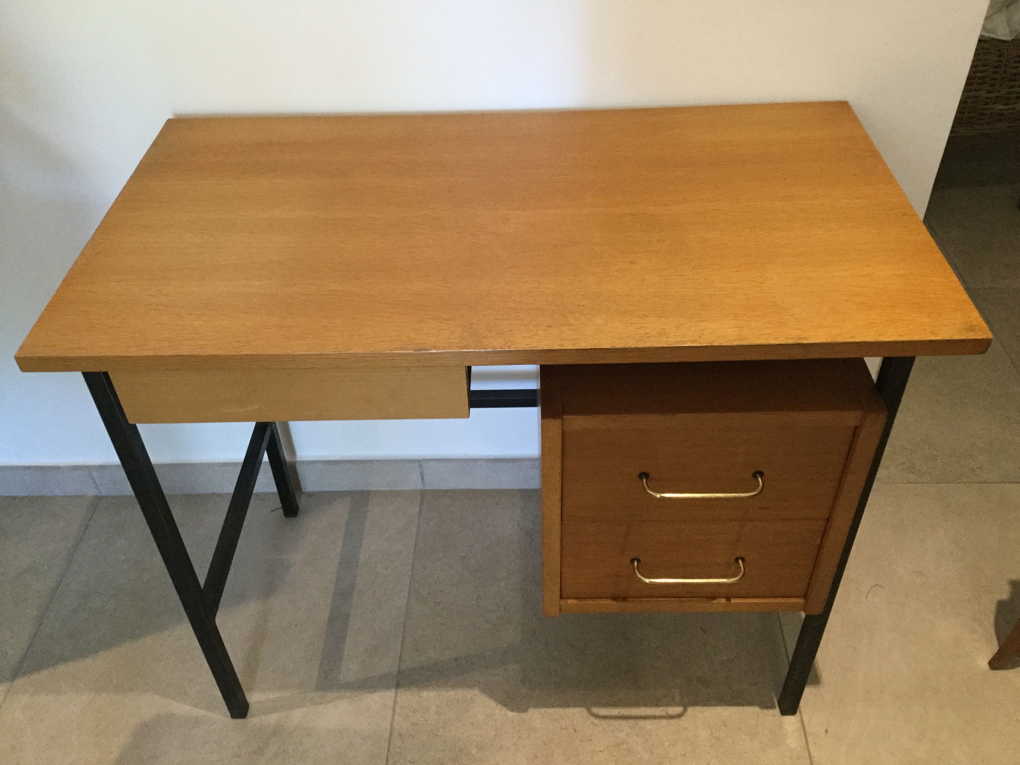 Minimalist desk 60s 70s