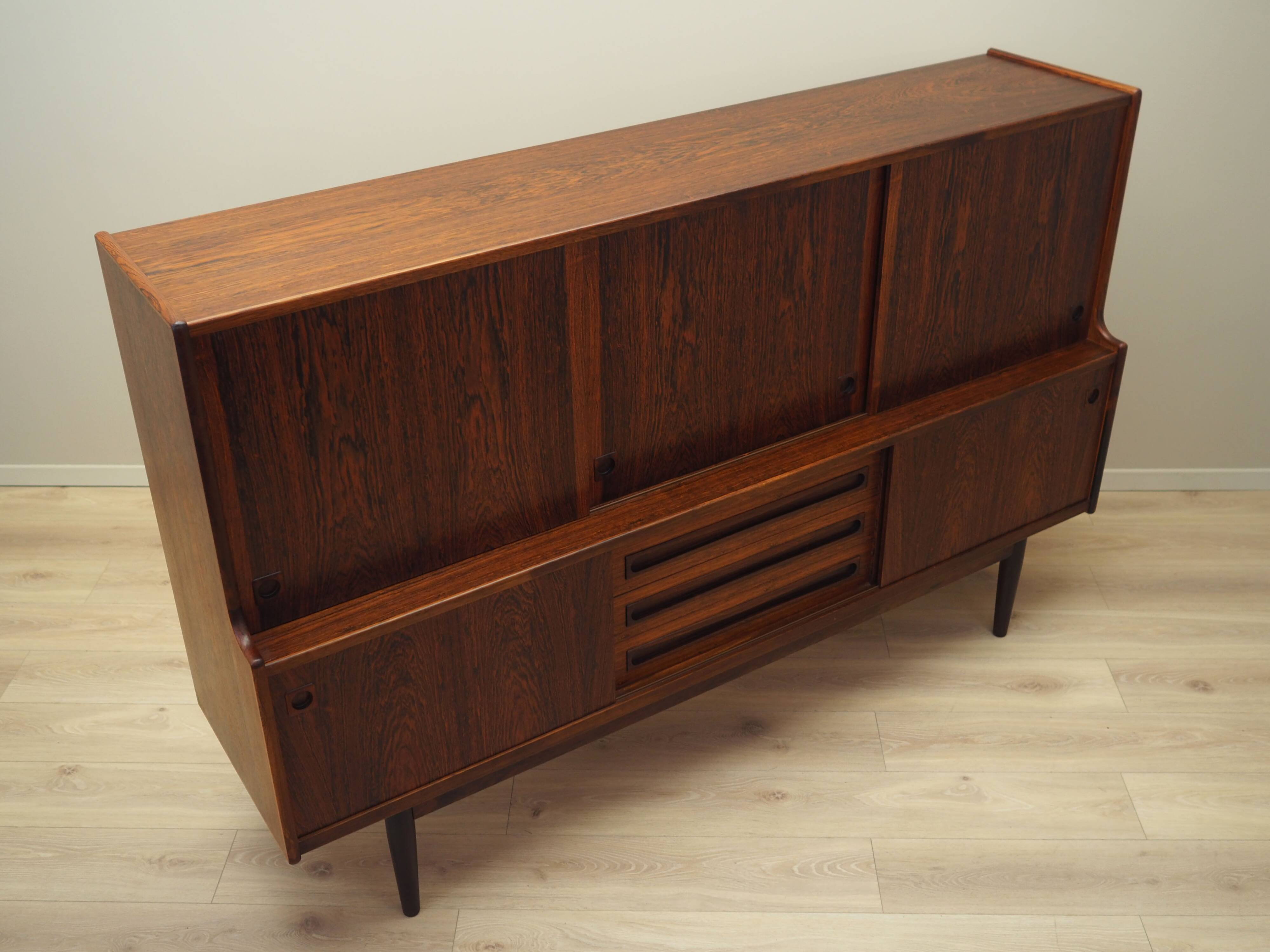 Buffet haut en palissandre, design danois, années 1960, designer : Johannes Andersen, fabrication : Skaaning Furnitu