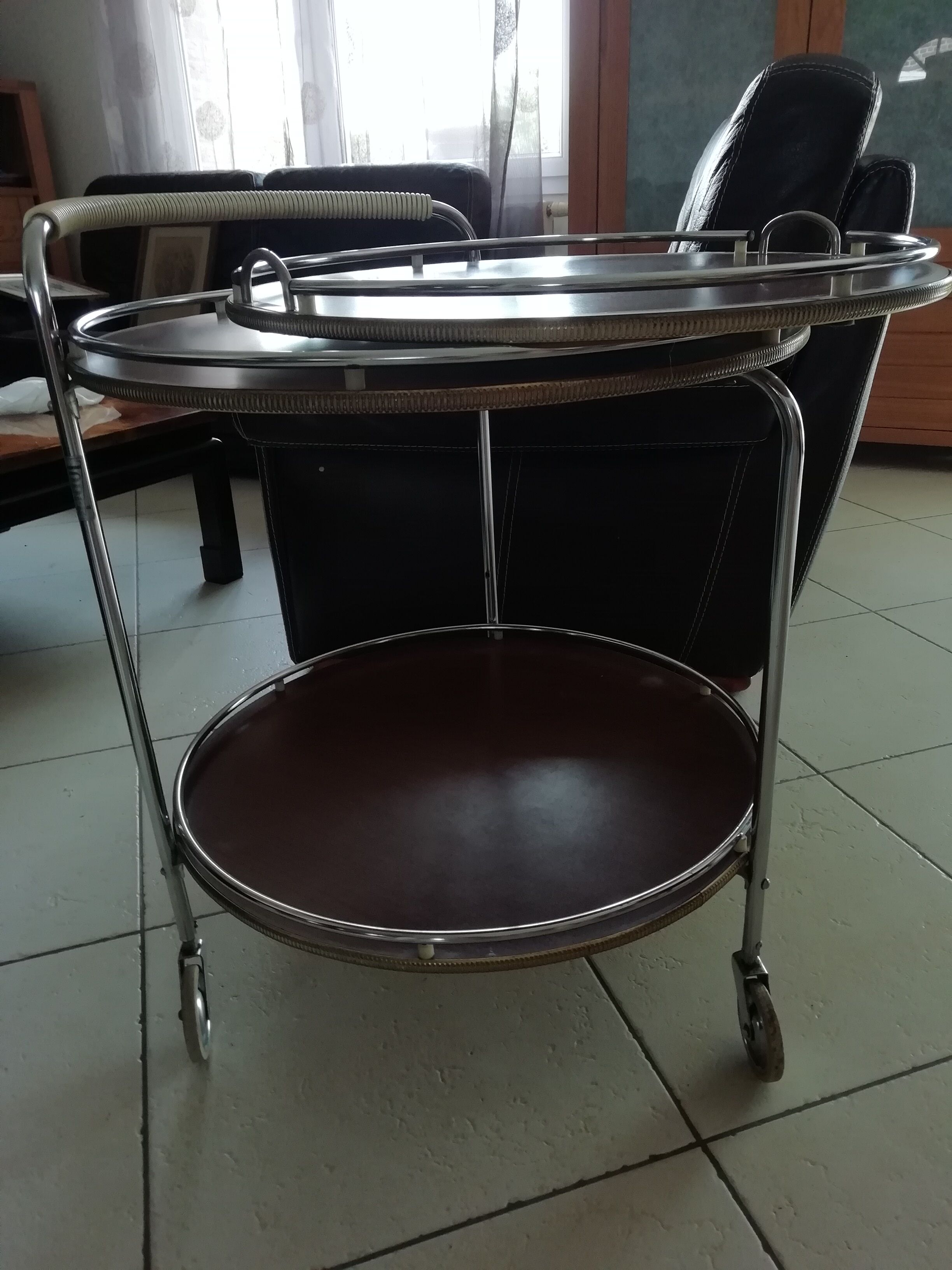 Vintage round dessert with its branded serving tray Torck