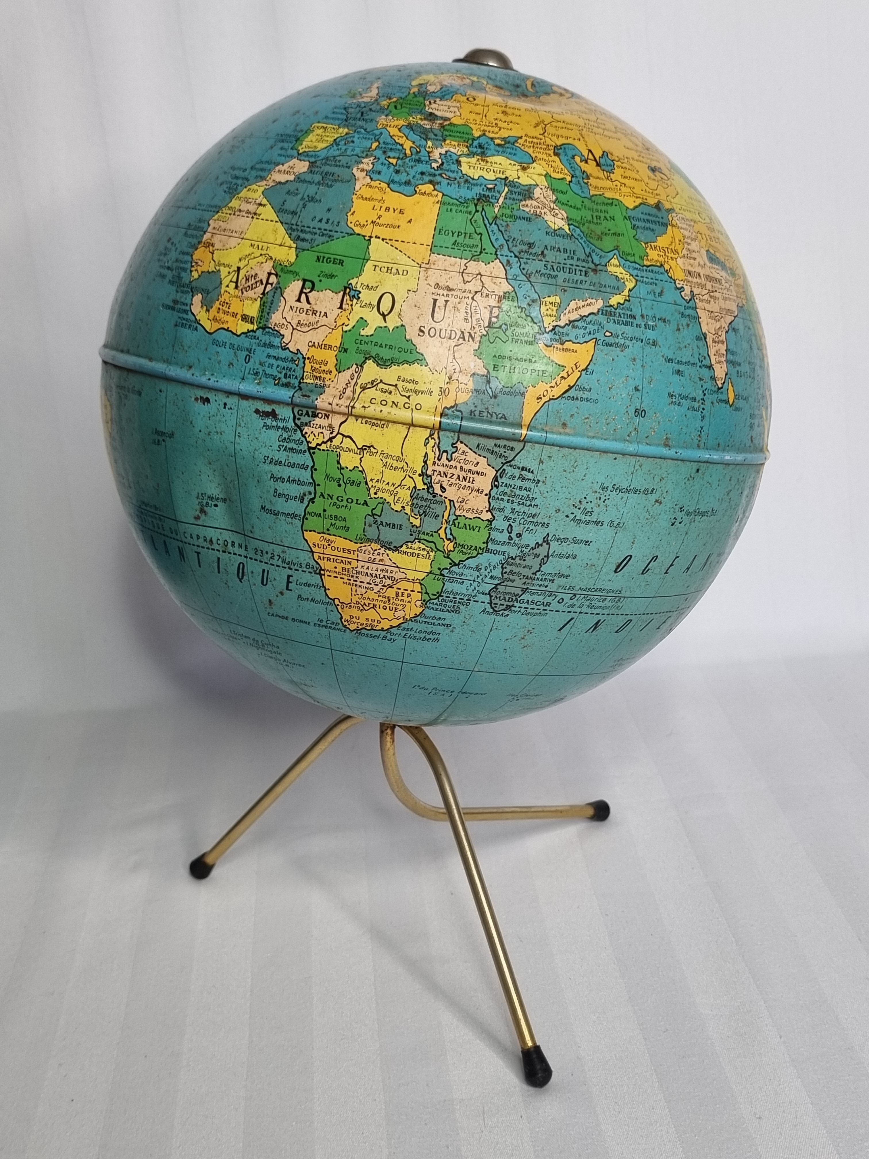 Globe earth "Taride" of the 60s in metal on tripod base, 20 cm