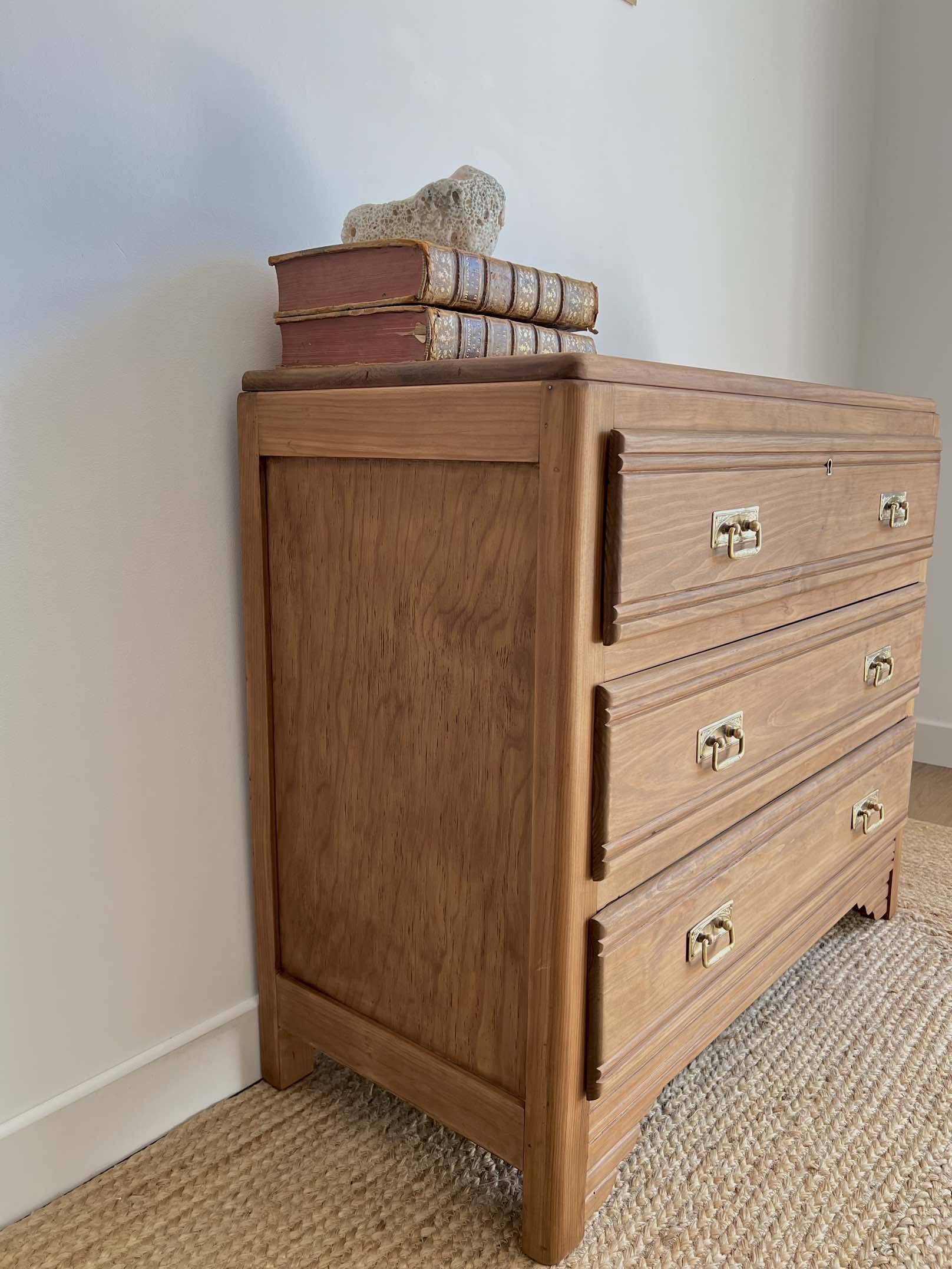 Art deco chest of drawers