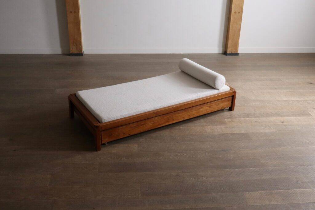 Pierre Chapo L03 daybed in solid elm, France 1960s