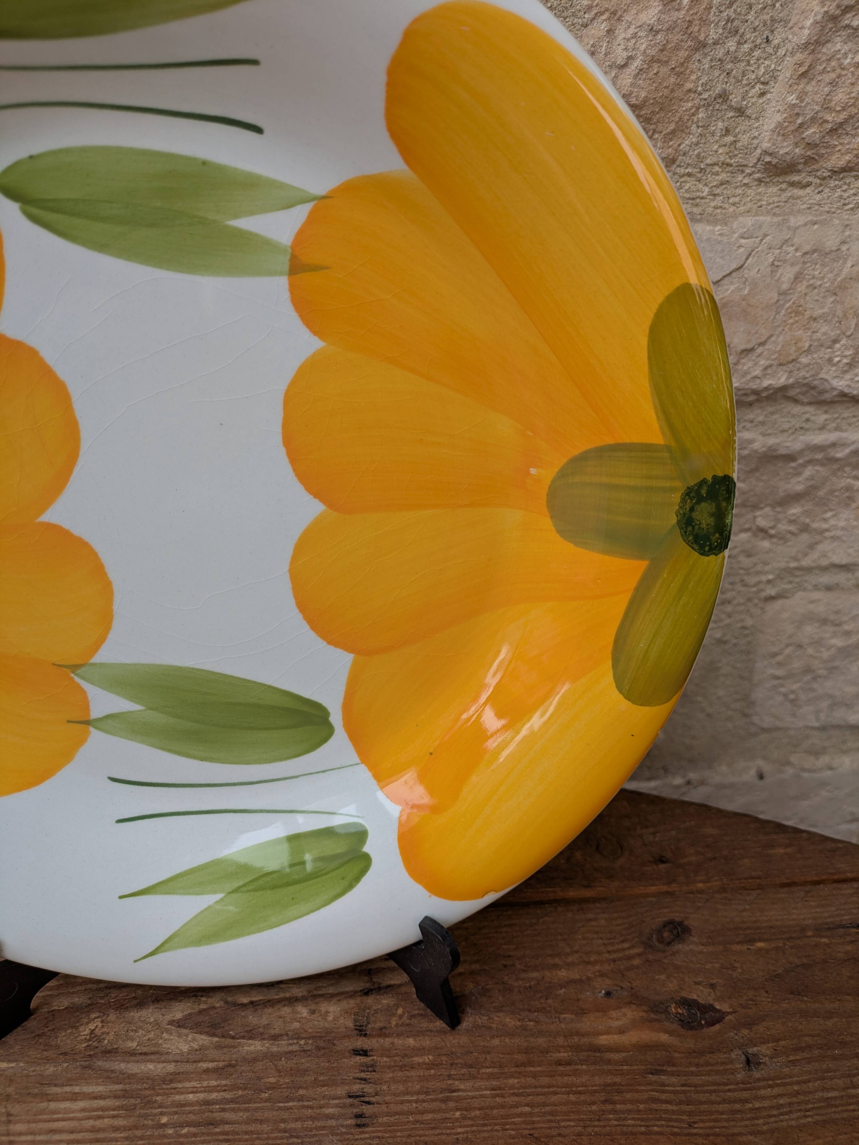 Round serving dish with hand-painted yellow flowers in ceramic TC Italy.