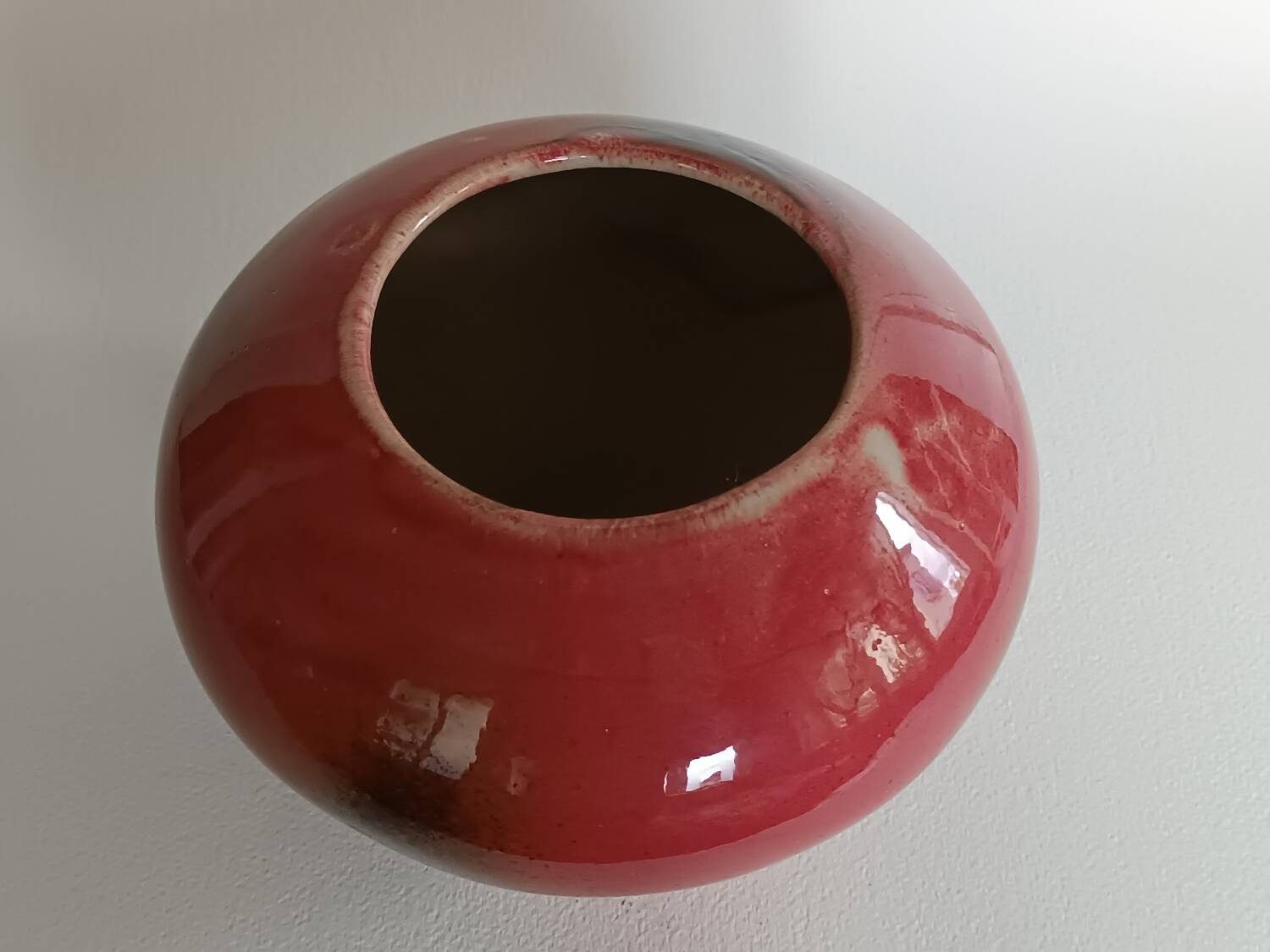 Max Idlas pink ceramic ball vase
