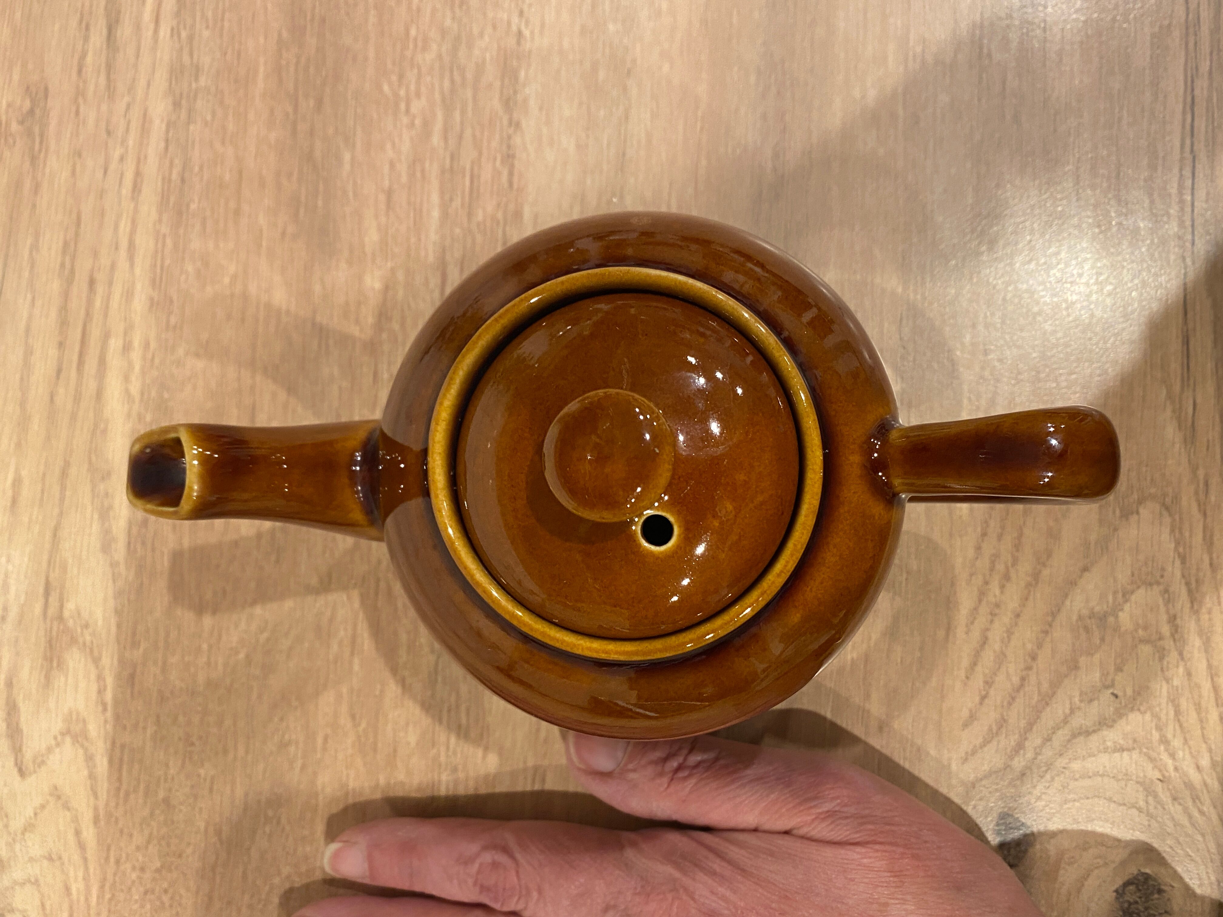 Individual earthenware teapot