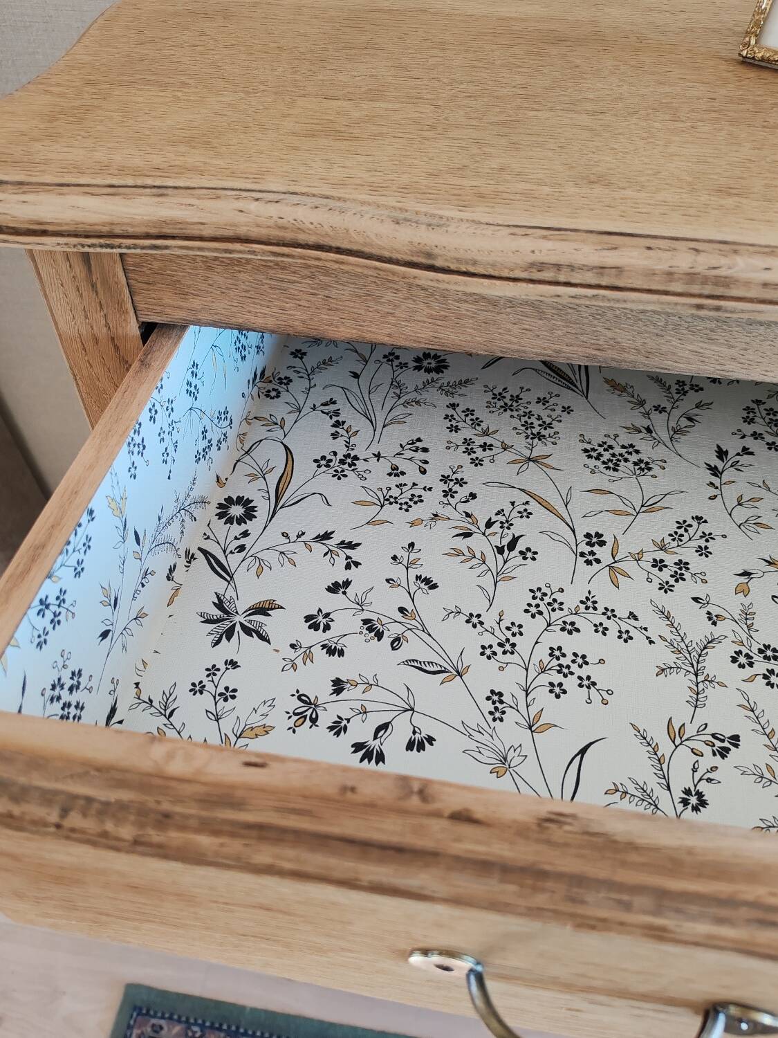 Oak chest of drawers