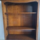 Small old wooden library / Bibus