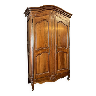 Armoire à chapeau de gendarme en noyer massif, époque Louis XV