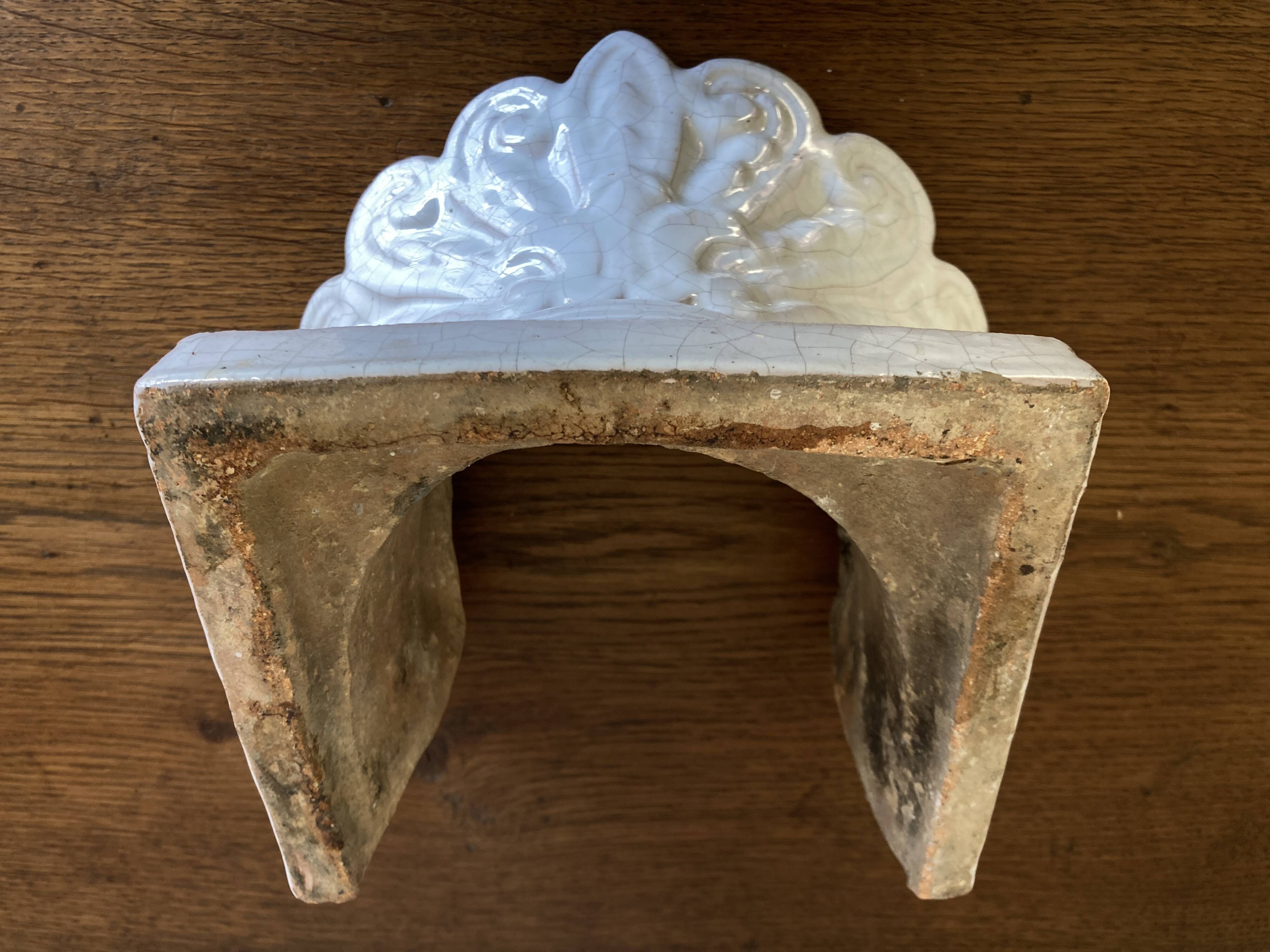 Neoclassical cachepot, mid-19th century, acanthus leaves, terracotta capital