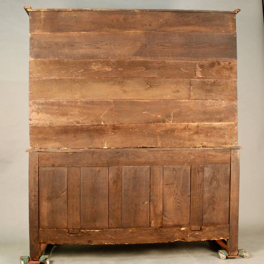 Vaisselier Louis XV en chêne et loupe de frêne