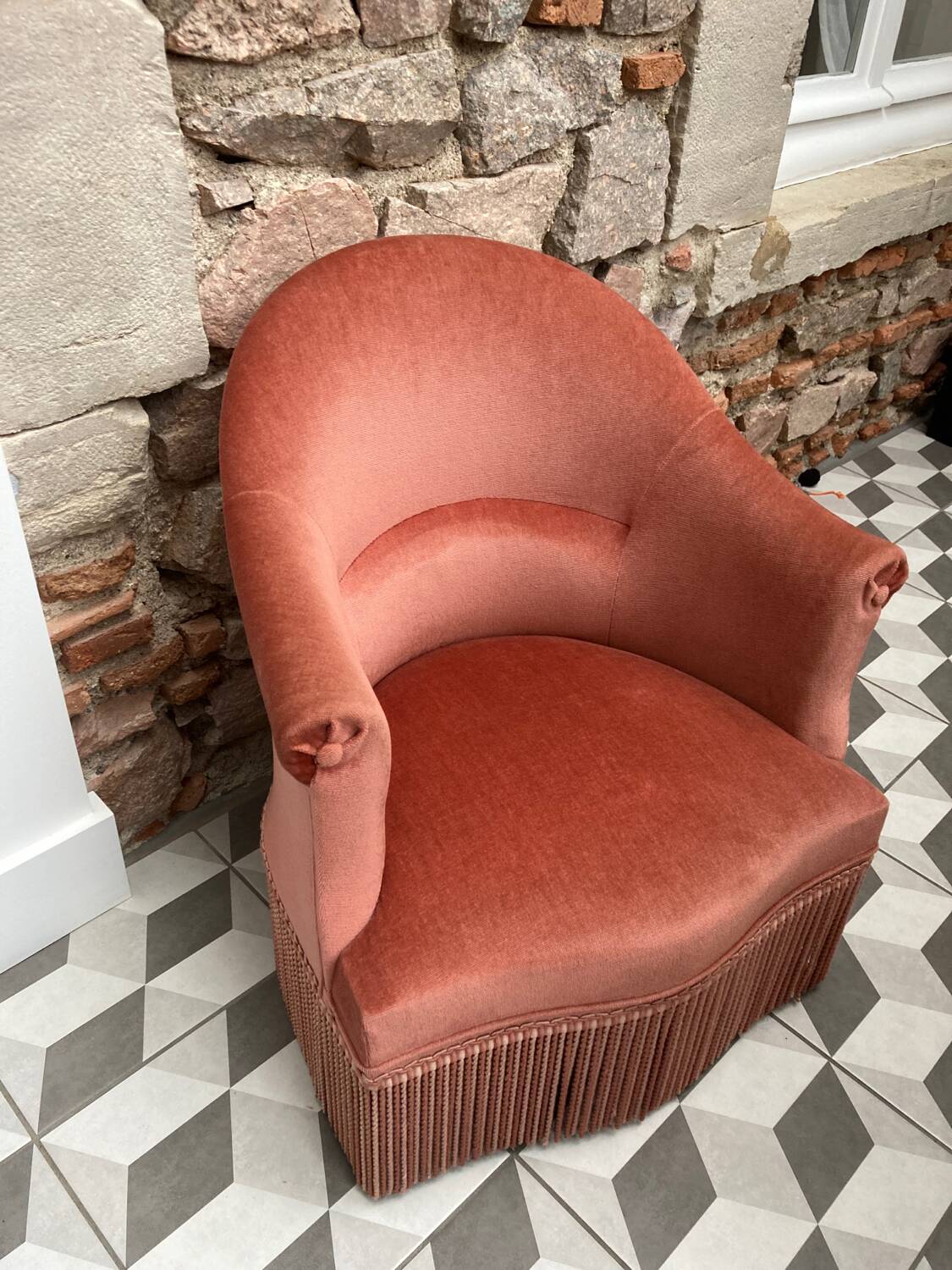 Pink velvet toad armchair