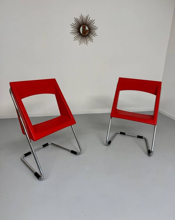2 chaises tubulaire en simili rouge, années 80 en simili rouge