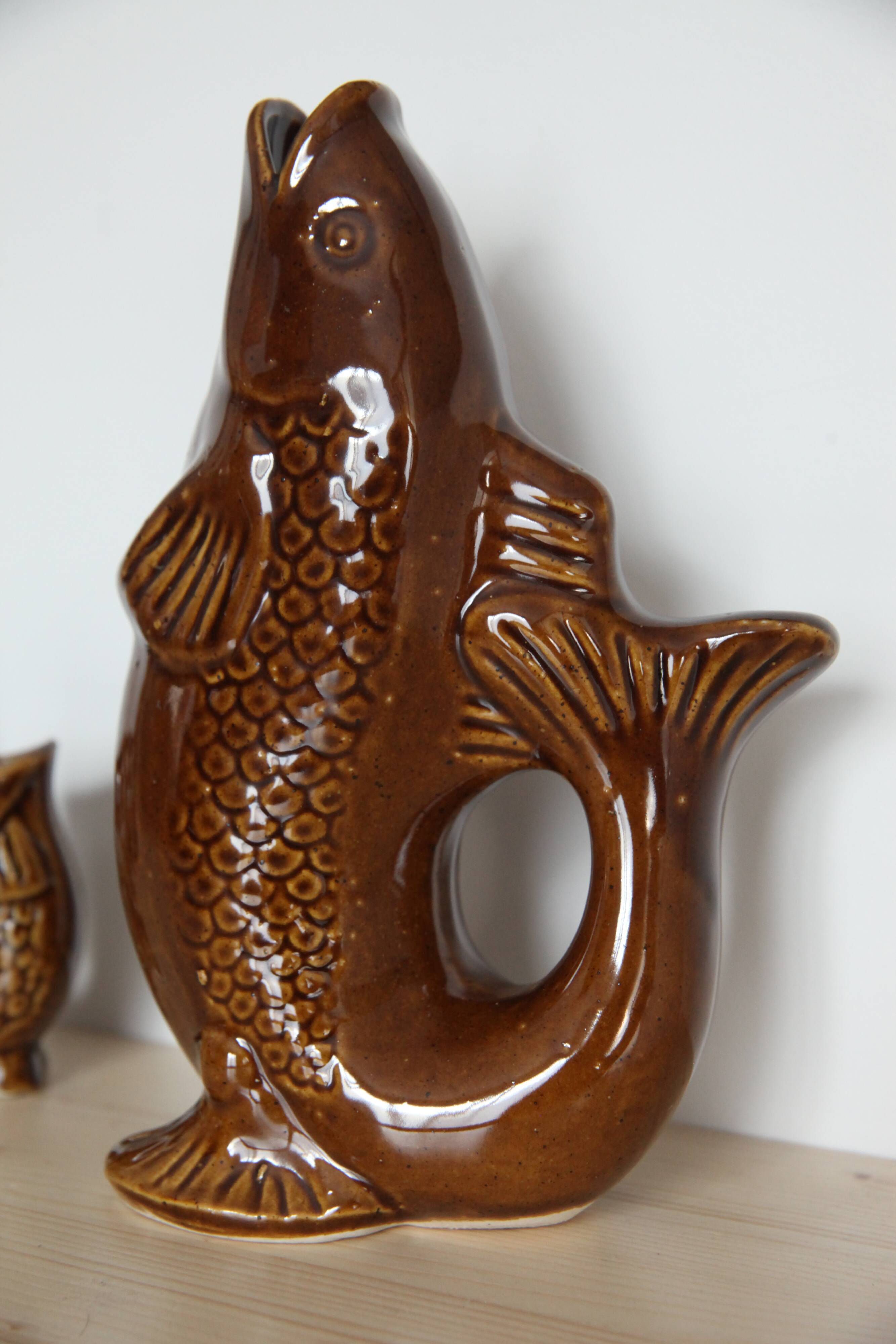 Fish-shaped dabbling liquor service