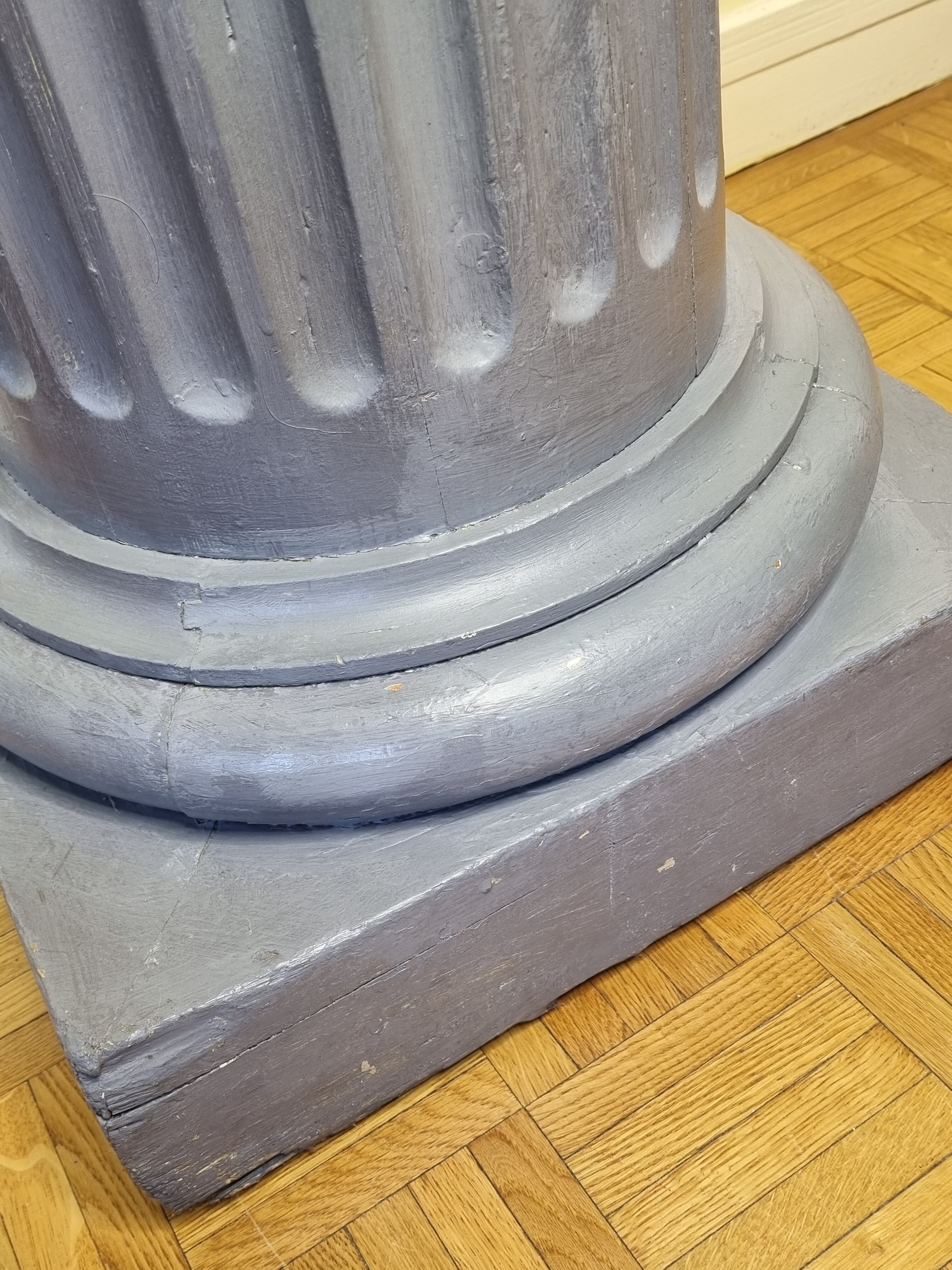 Monumental Ionic column foot in painted wood, 96 cm