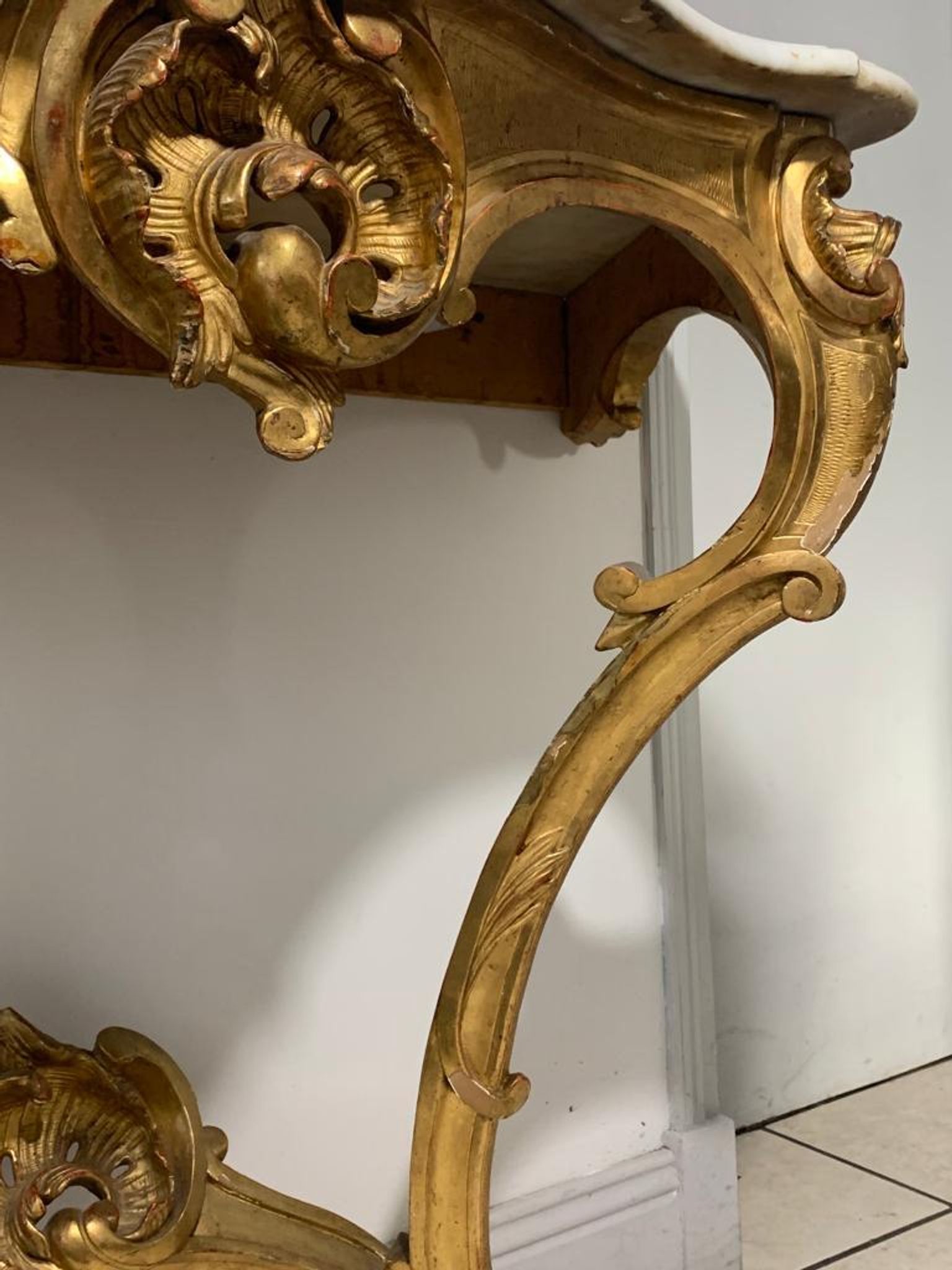 Console style louis xv, bois dorée et marbre, xixème siècle