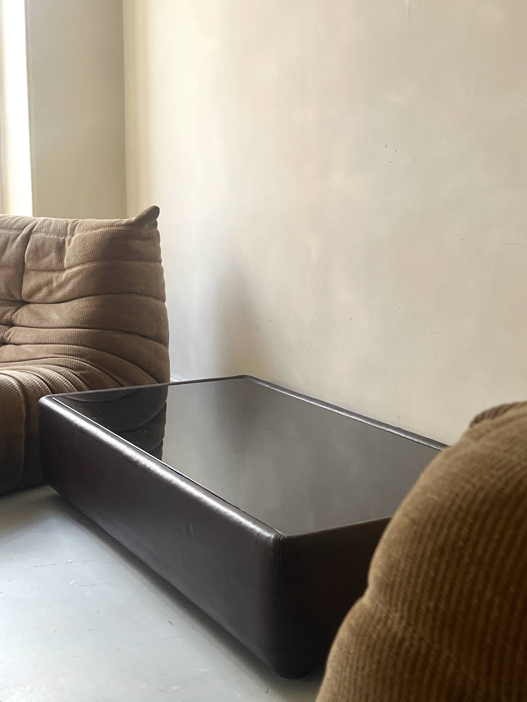 Vintage design coffee table in brown leather and black glass, Steiner France 1970.