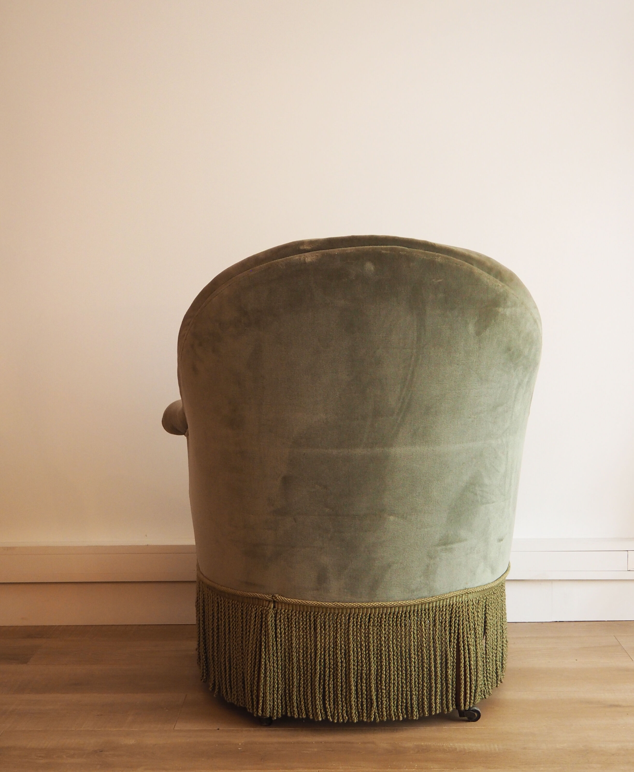 Vintage toad chair in green velvet