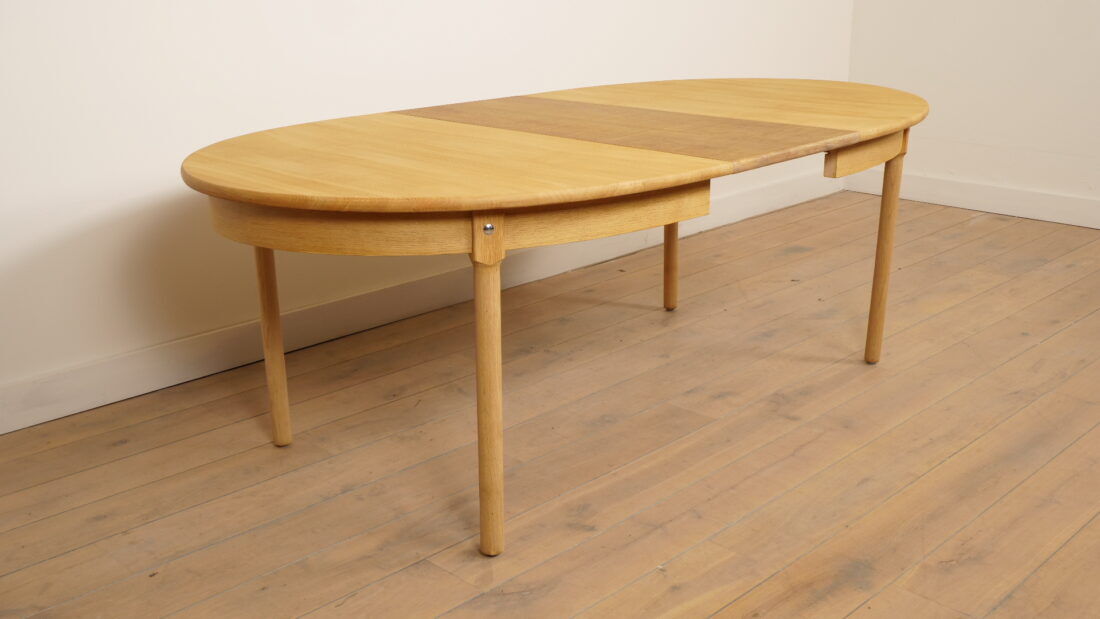 Vintage Oval Dining Table | Oak | Extendable | 3 Extension Leaves