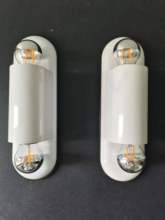 Set of two Italian design wall lights "Dui" by Vico Magistretti for Artemide