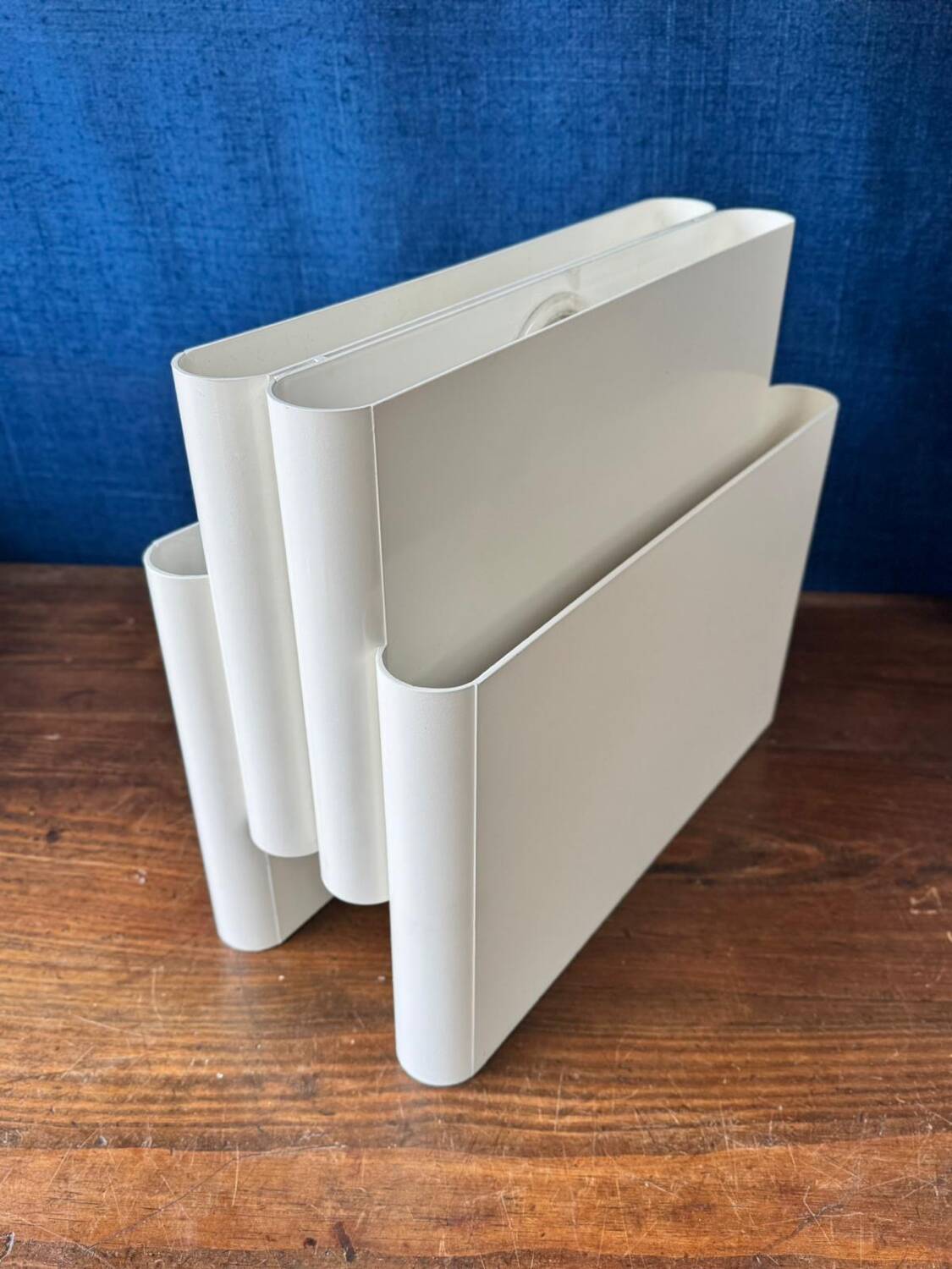 Kartell vintage magazine rack / bookcase – Design Giotto Stoppino