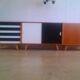 Commode à tiroirs noire et blanche République tchèque 1960s