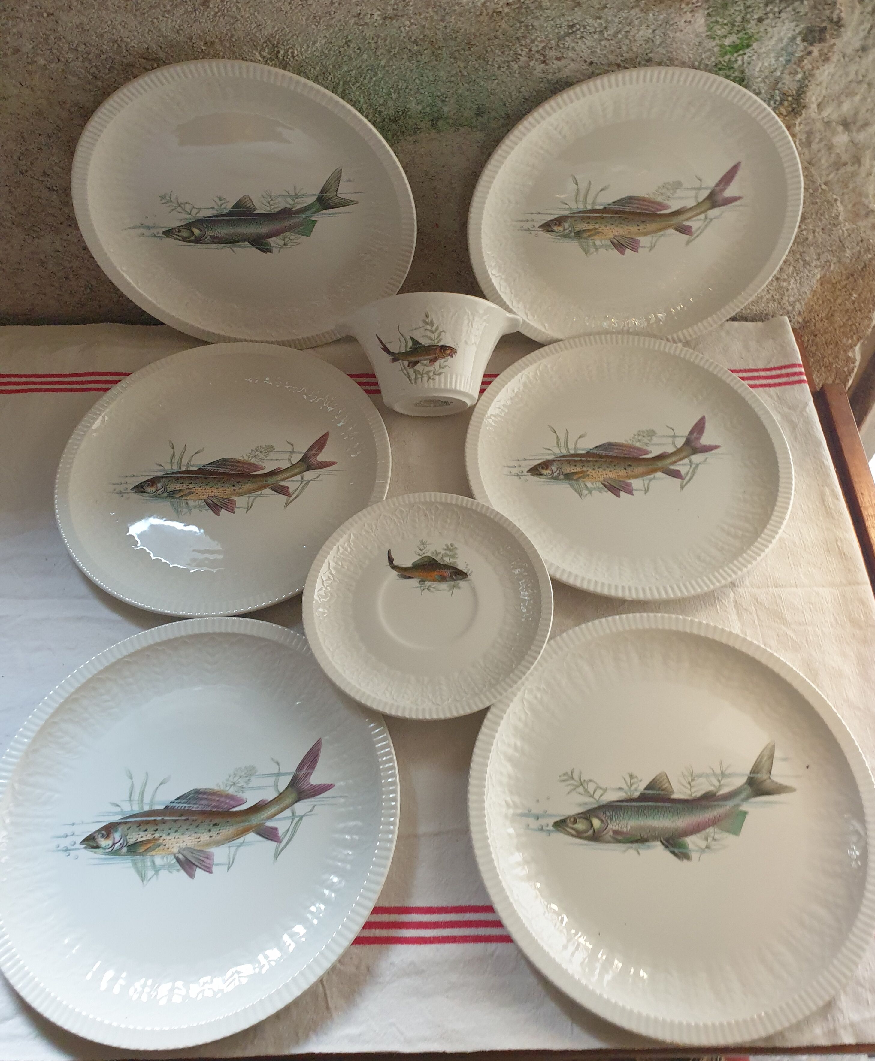 Fish set, 6 plates, sauce pot and saucer