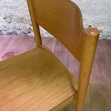 Suite de 6 chaises en bois vintage empilables