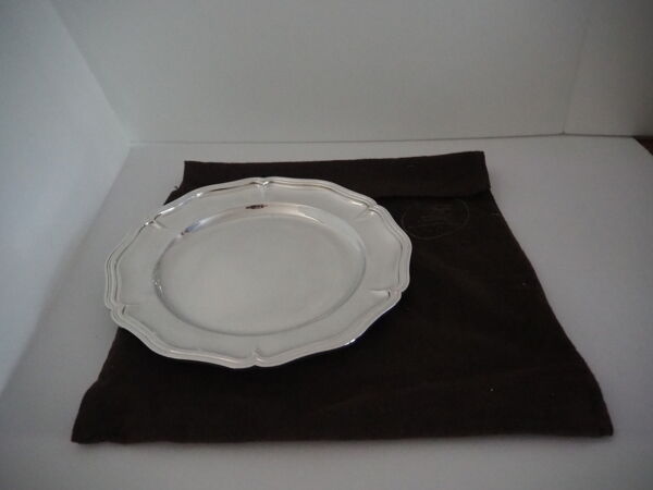 Plat de forme ronde, collection Chinon filets, Christofle  et sa pochette de protection en feutrin