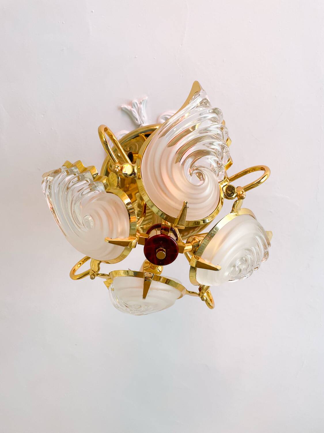 Plafonnier vintage Art Déco en laiton massif et cristal – années 70