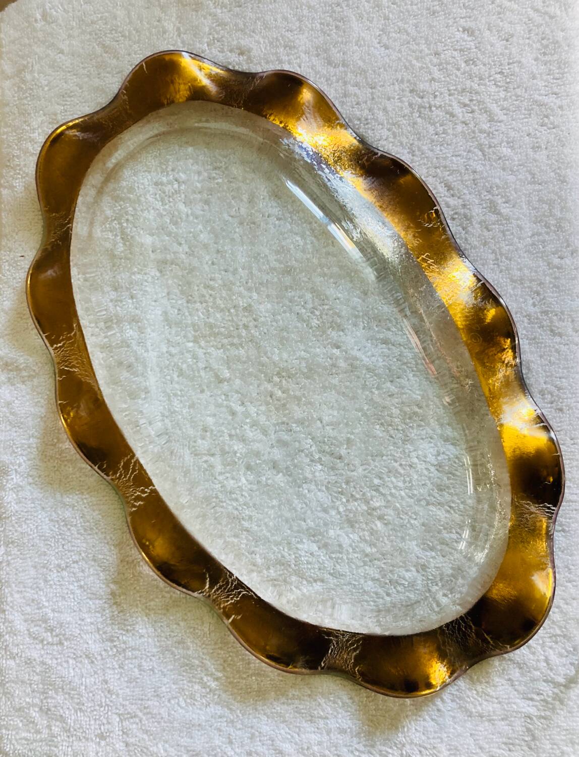 Oval dish signed Annie Glass 38/35 made in the USA wavy edge gilded with fine gold