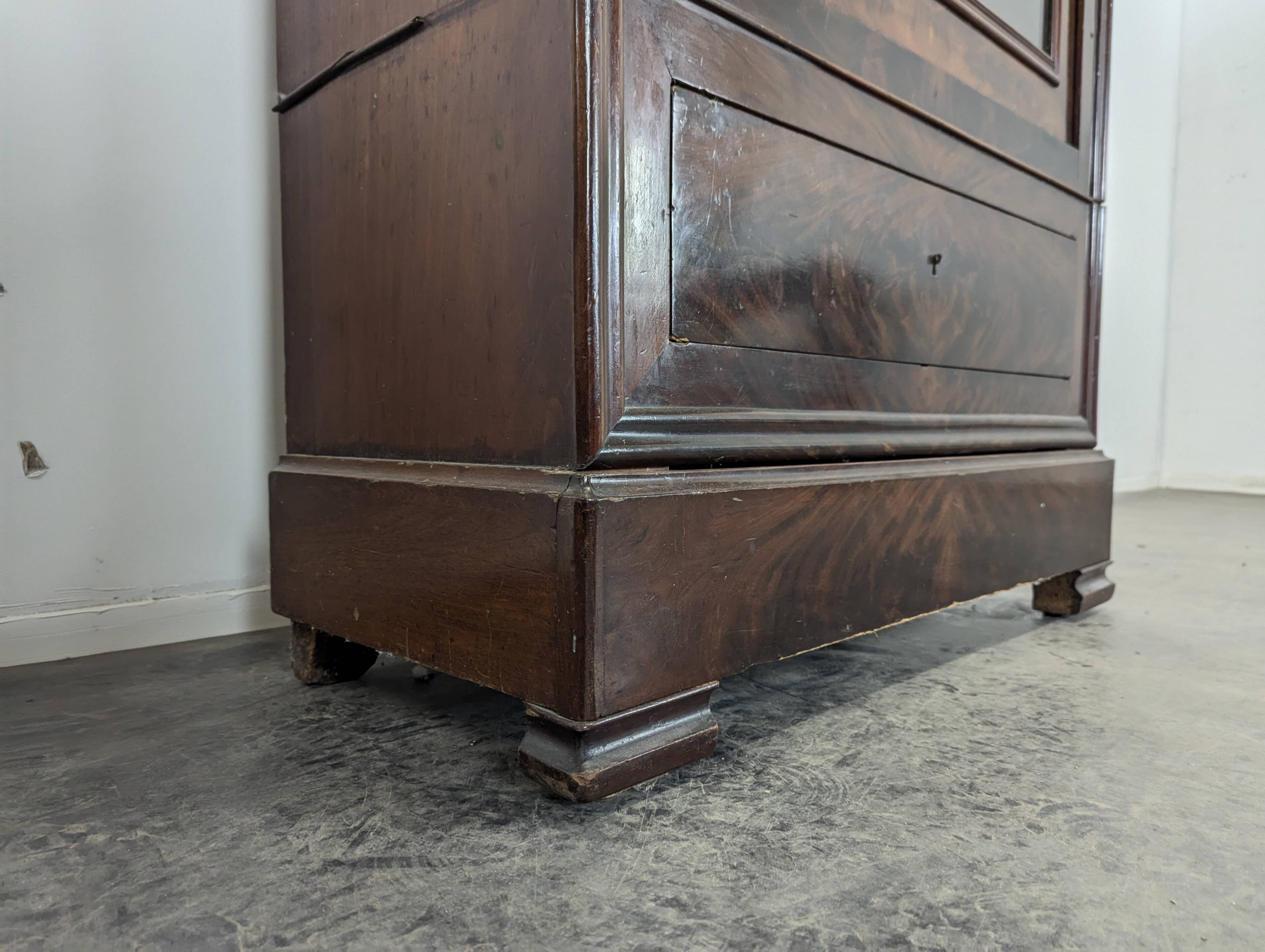 Louis Philippe period glass cabinet in flamed mahogany