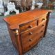 Commode galbée ancienne en acajou de style anglais