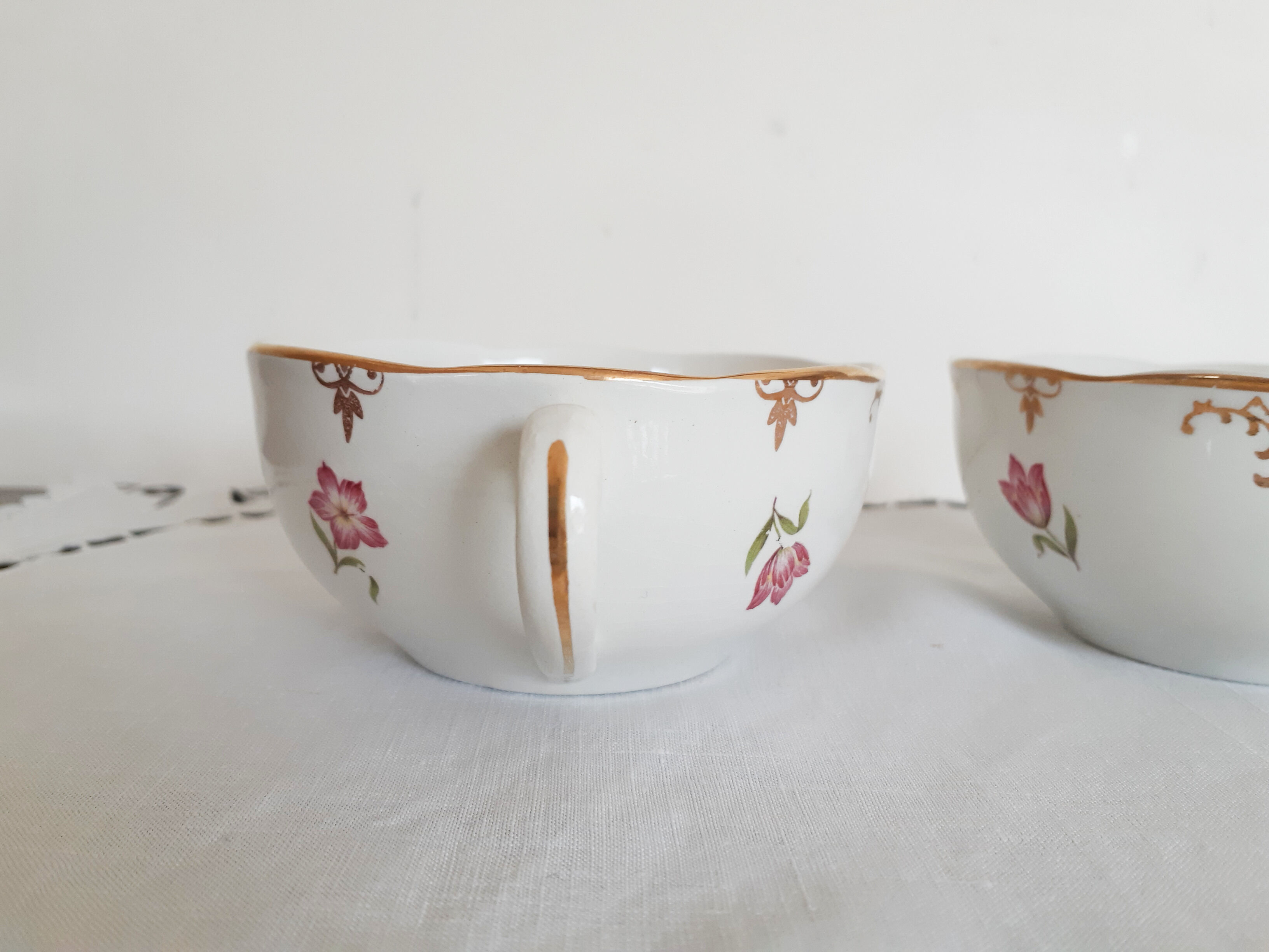 Set of 2 Sarreguemines porcelain tea cups