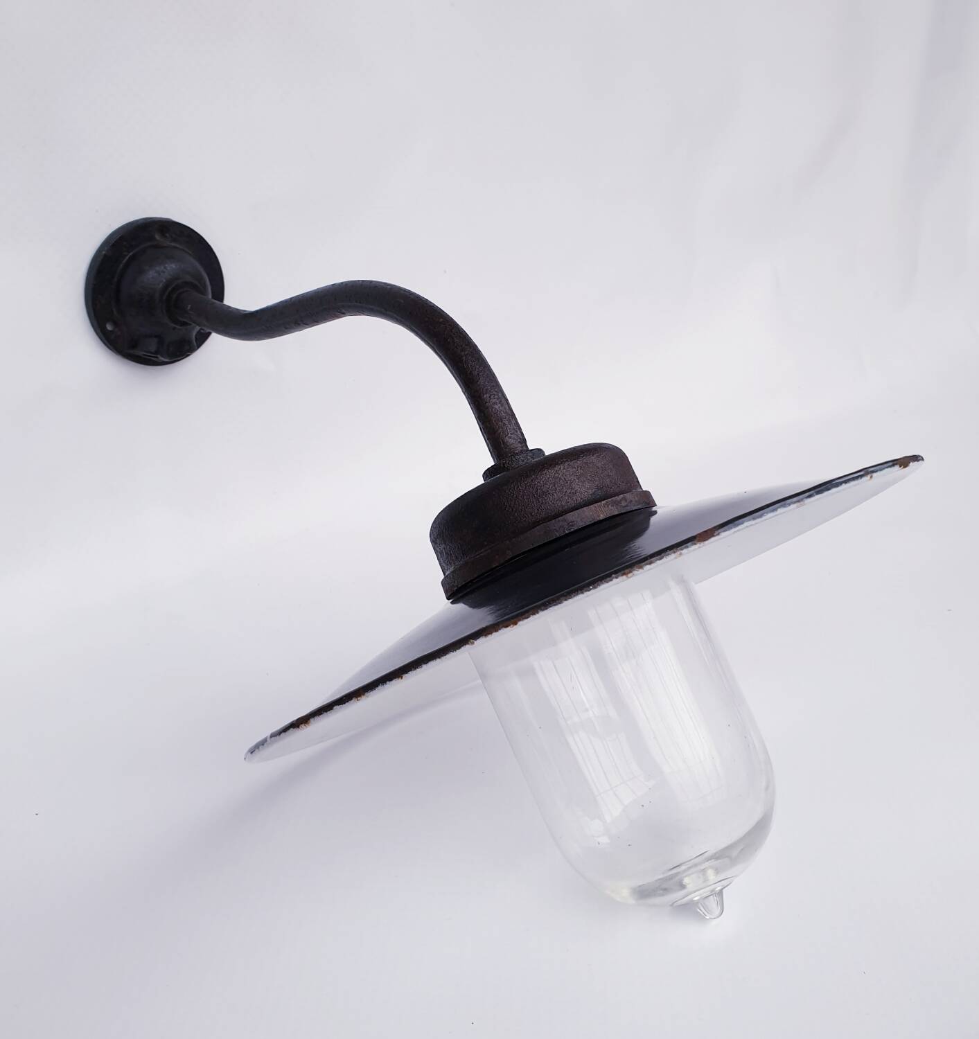 Antique enamelled courtyard lamp