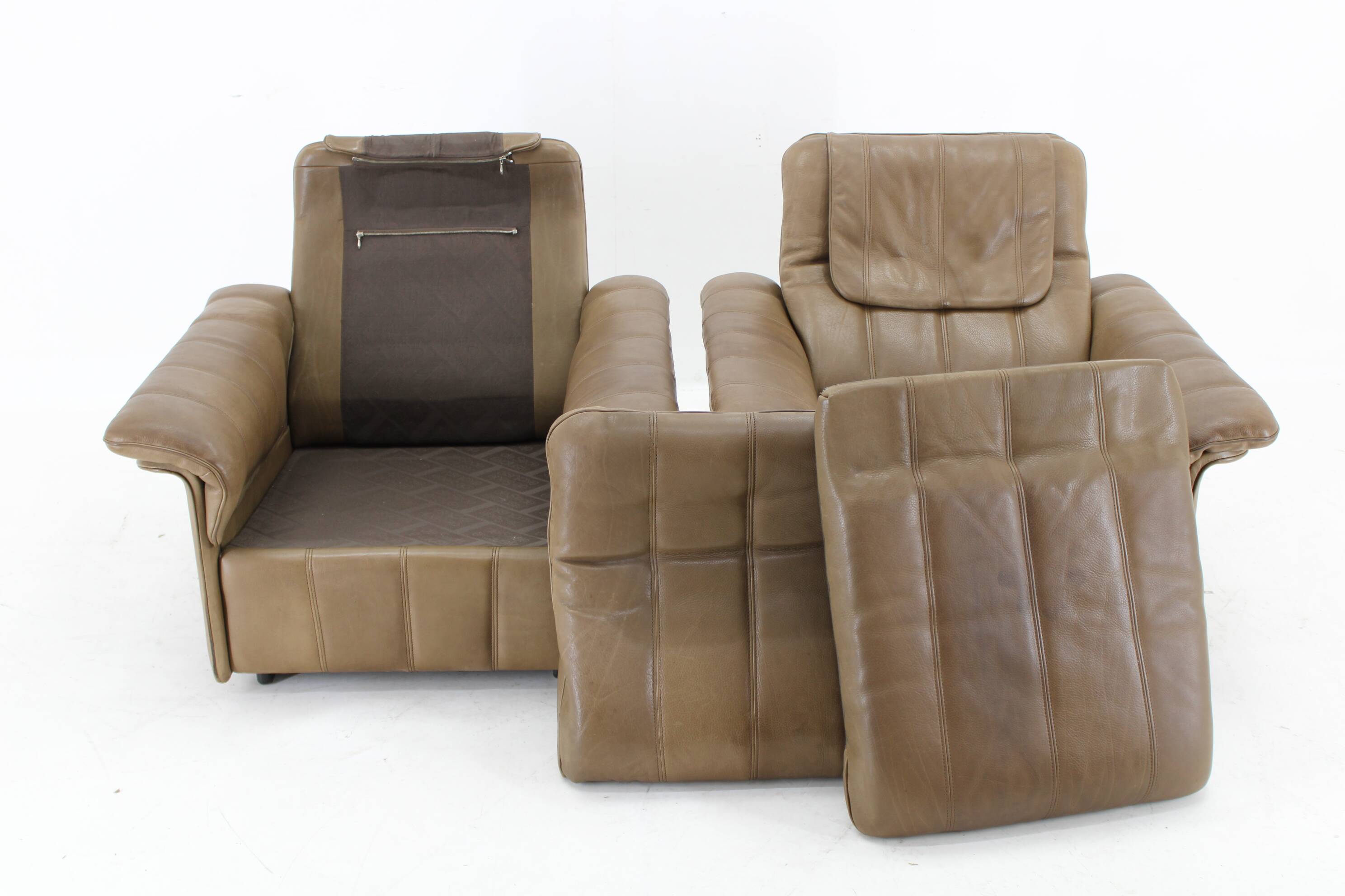 1970s Pair of Exclusive De sede Buffalo Leather Armchairs, Switzerland