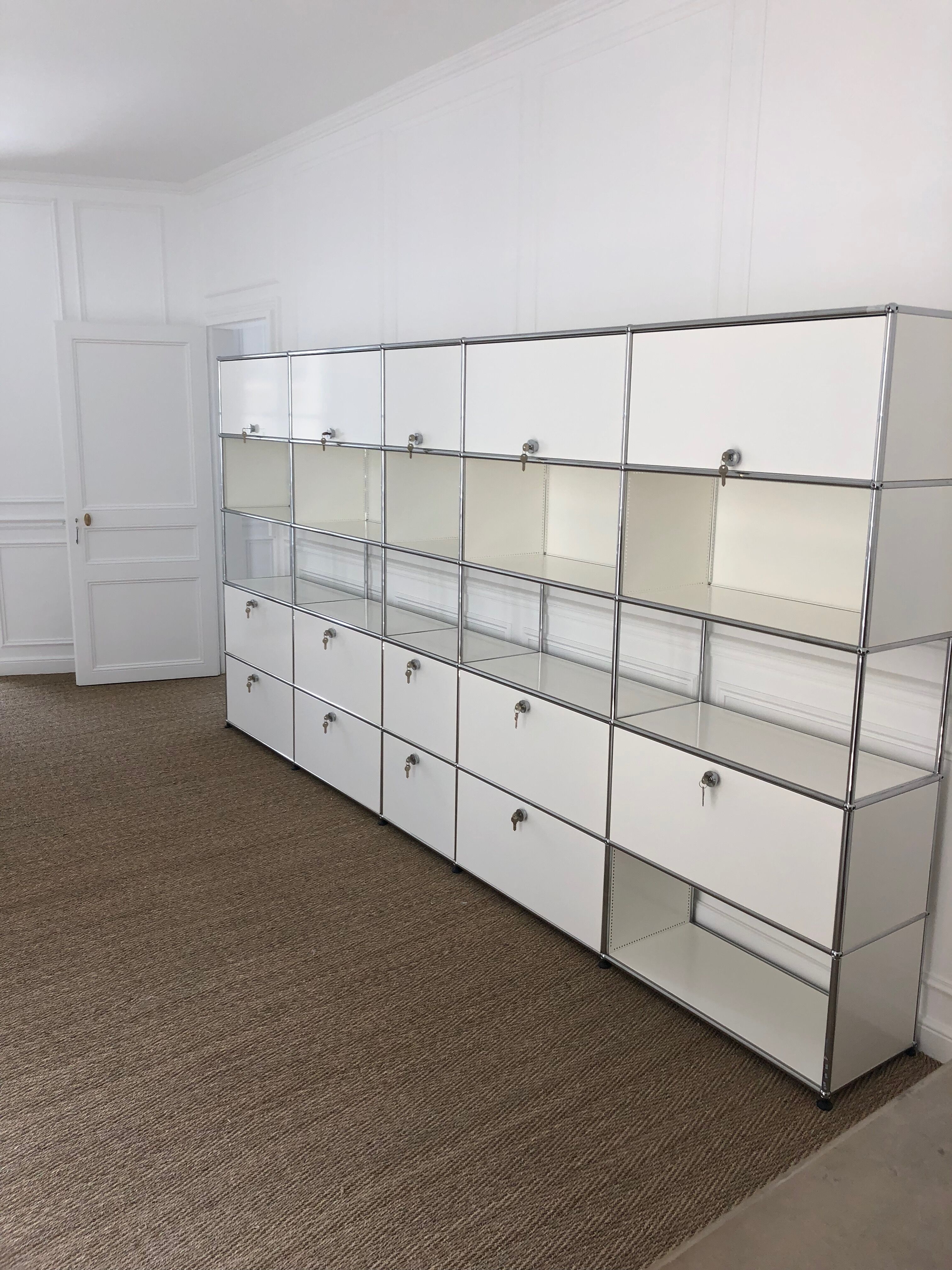 Usm white and metal library