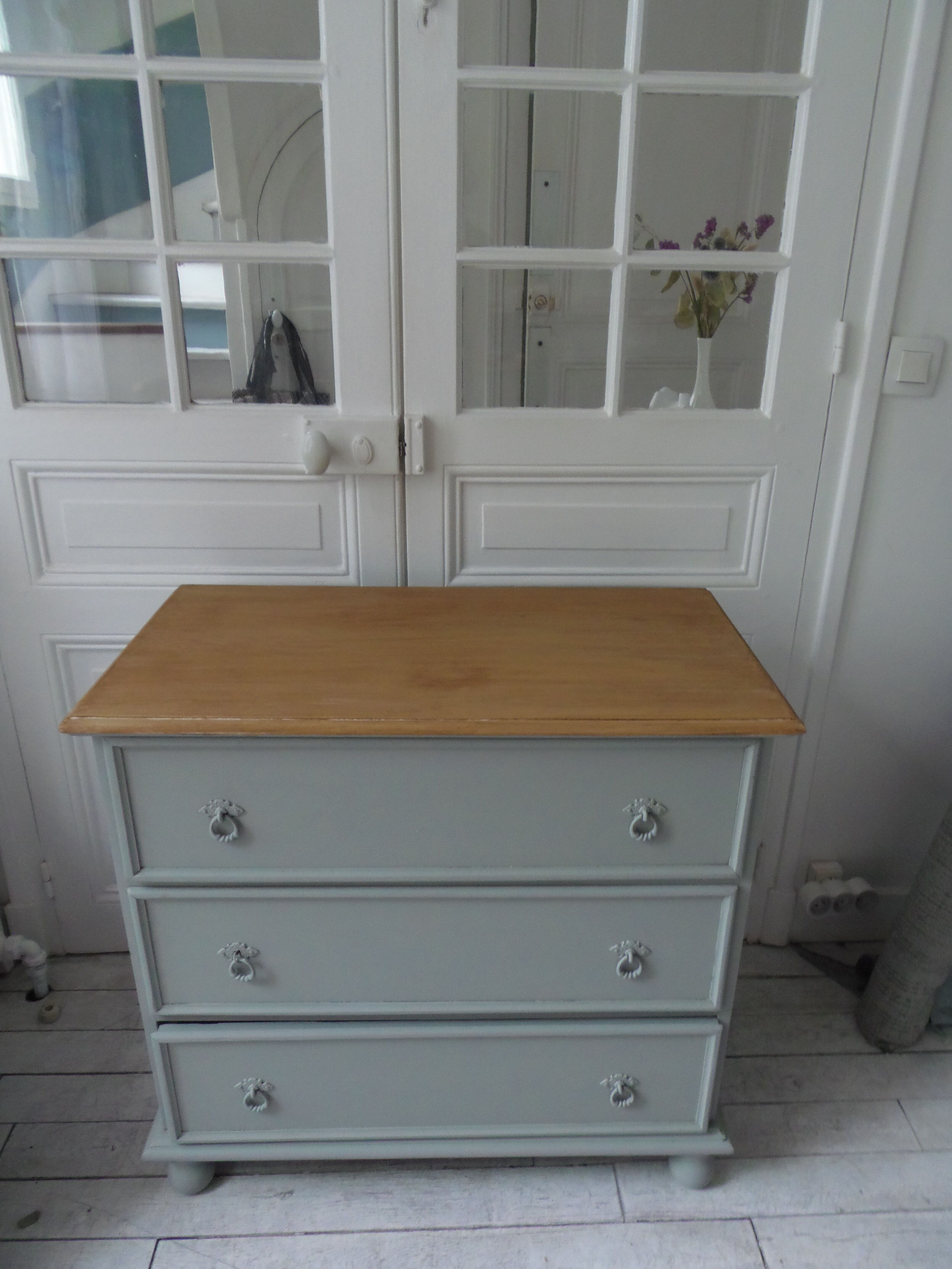 Chest of drawers 3 drawers green of gray, wooden top