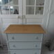 Commode 3 tiroirs vert de gris, plateau bois
