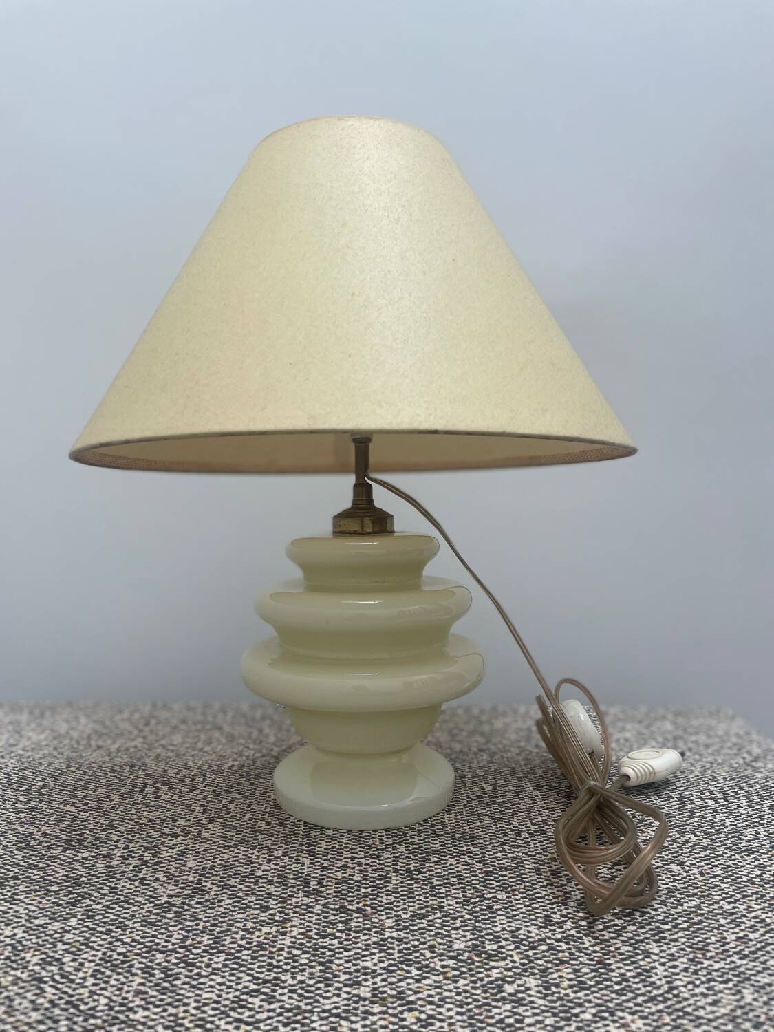 Pastel yellow opaline lamp