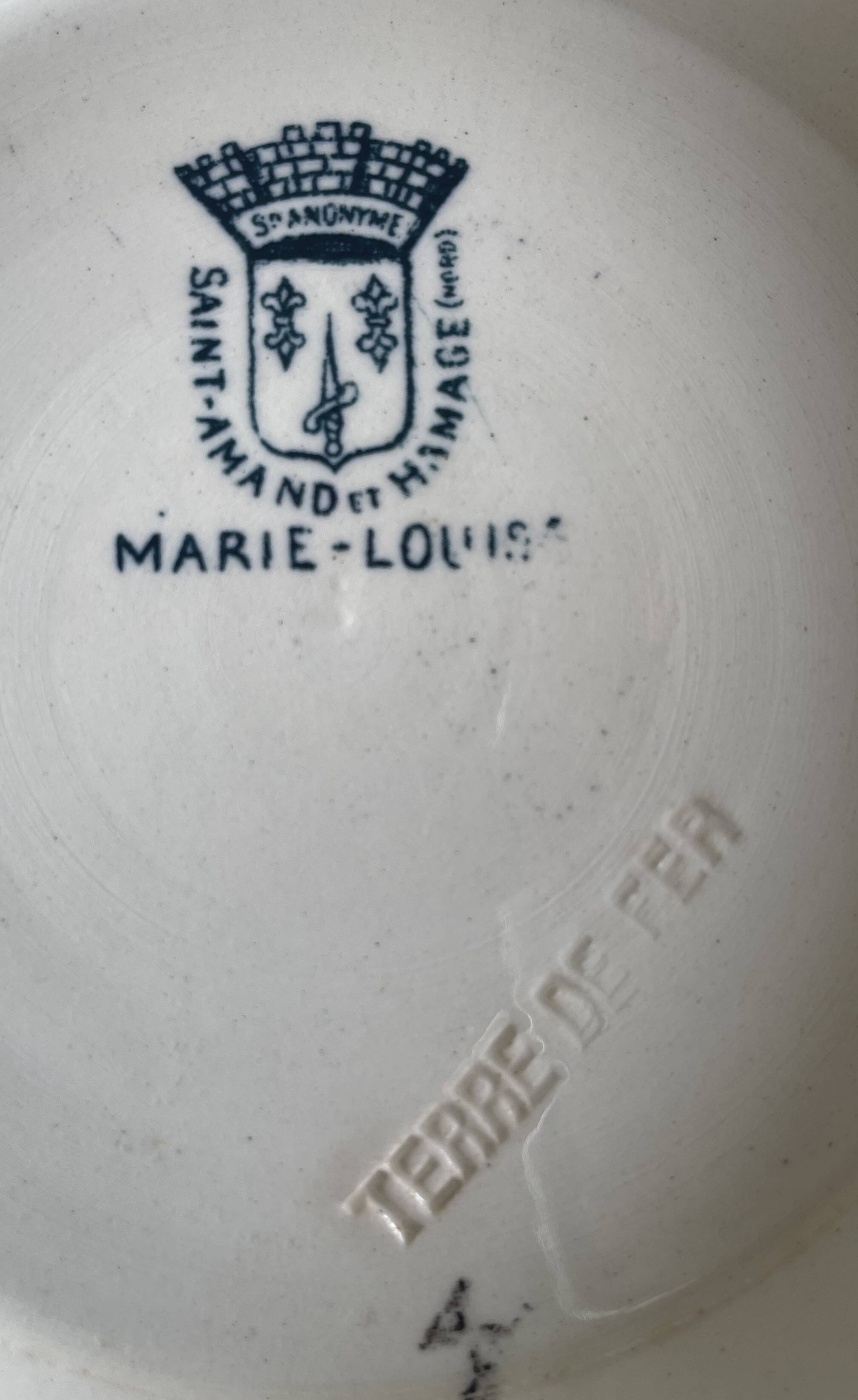 Antique large salad bowl on a pedestal in Saint-Amand earthenware (Nord)