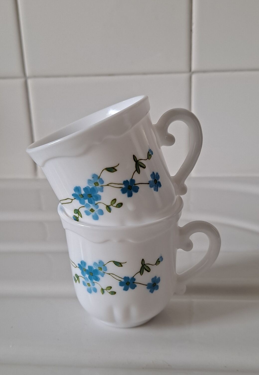 Duo of Arcopal forget-me-not cups