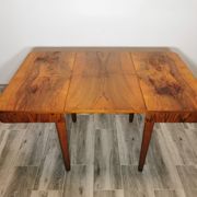 Table à manger par Jindrich Halabala
