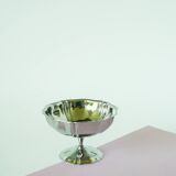Set of 6 small, very elaborate stainless steel bowls with fine legs, mid-height, Design, 1970
