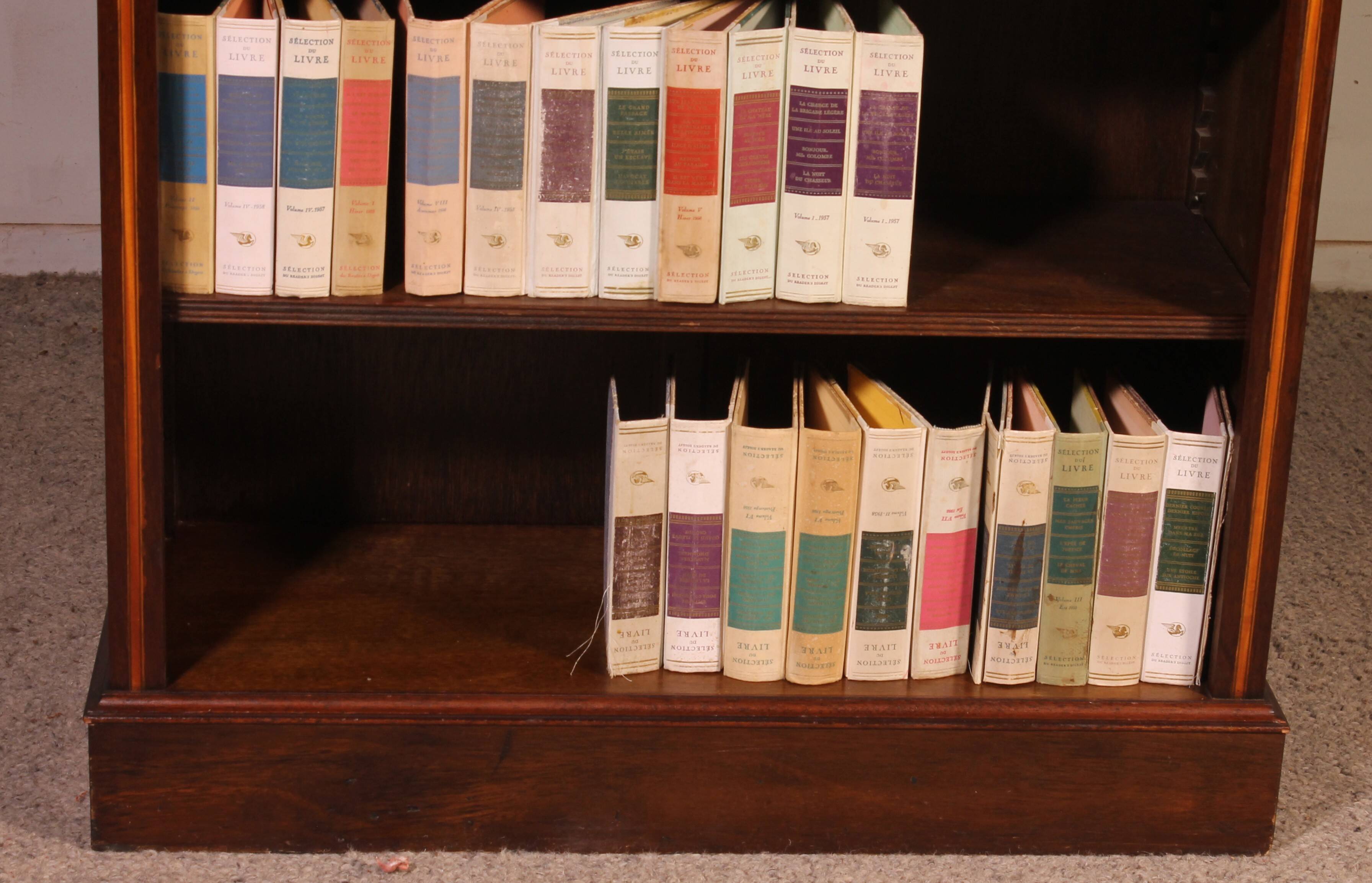 bibliothèque ouverte en acajou et incrustations